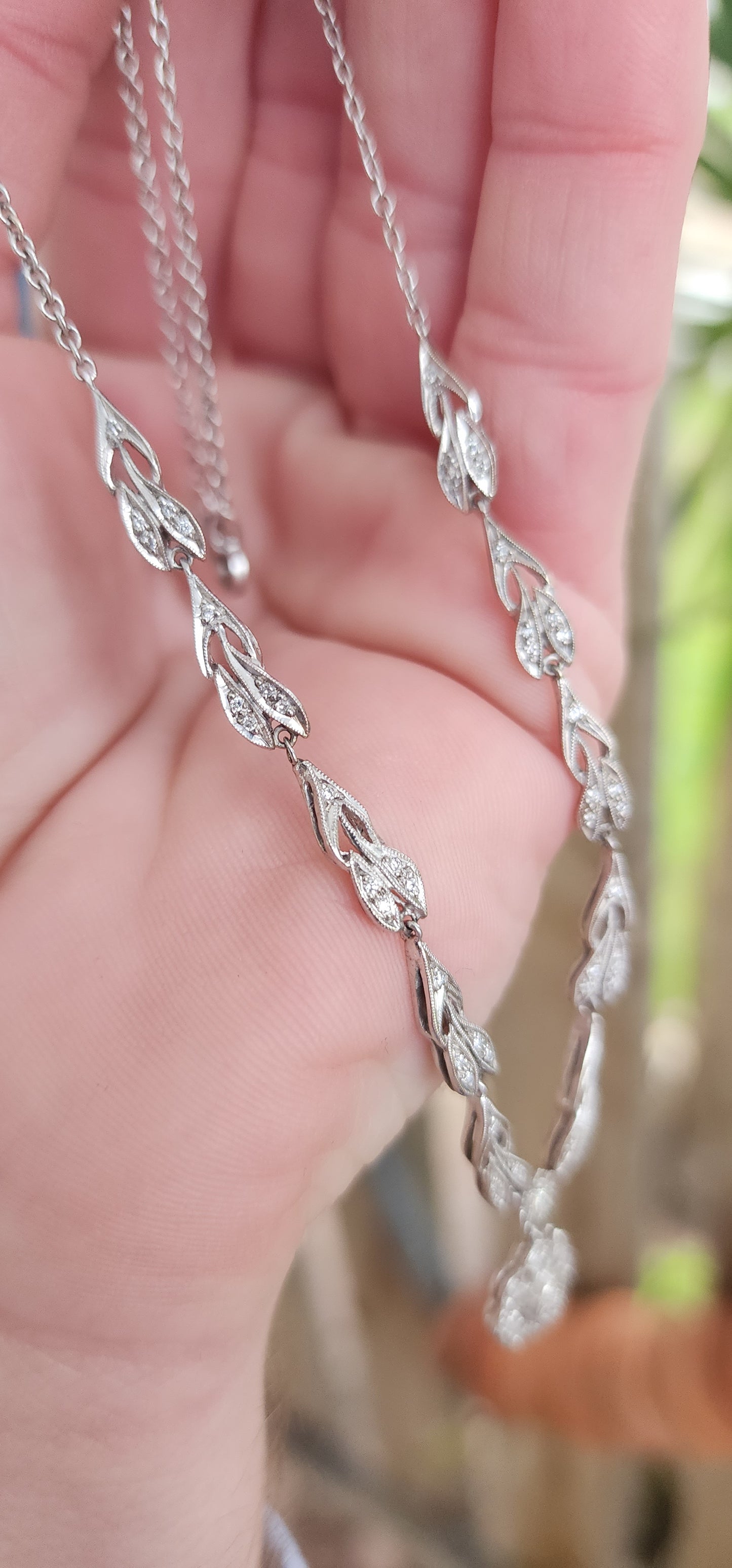 Beautiful and elegant 18ct White Gold and Diamonds Edwardian/Deco Style V-shaped Floral necklace is simple in design but so breathtakingly gorgeous !