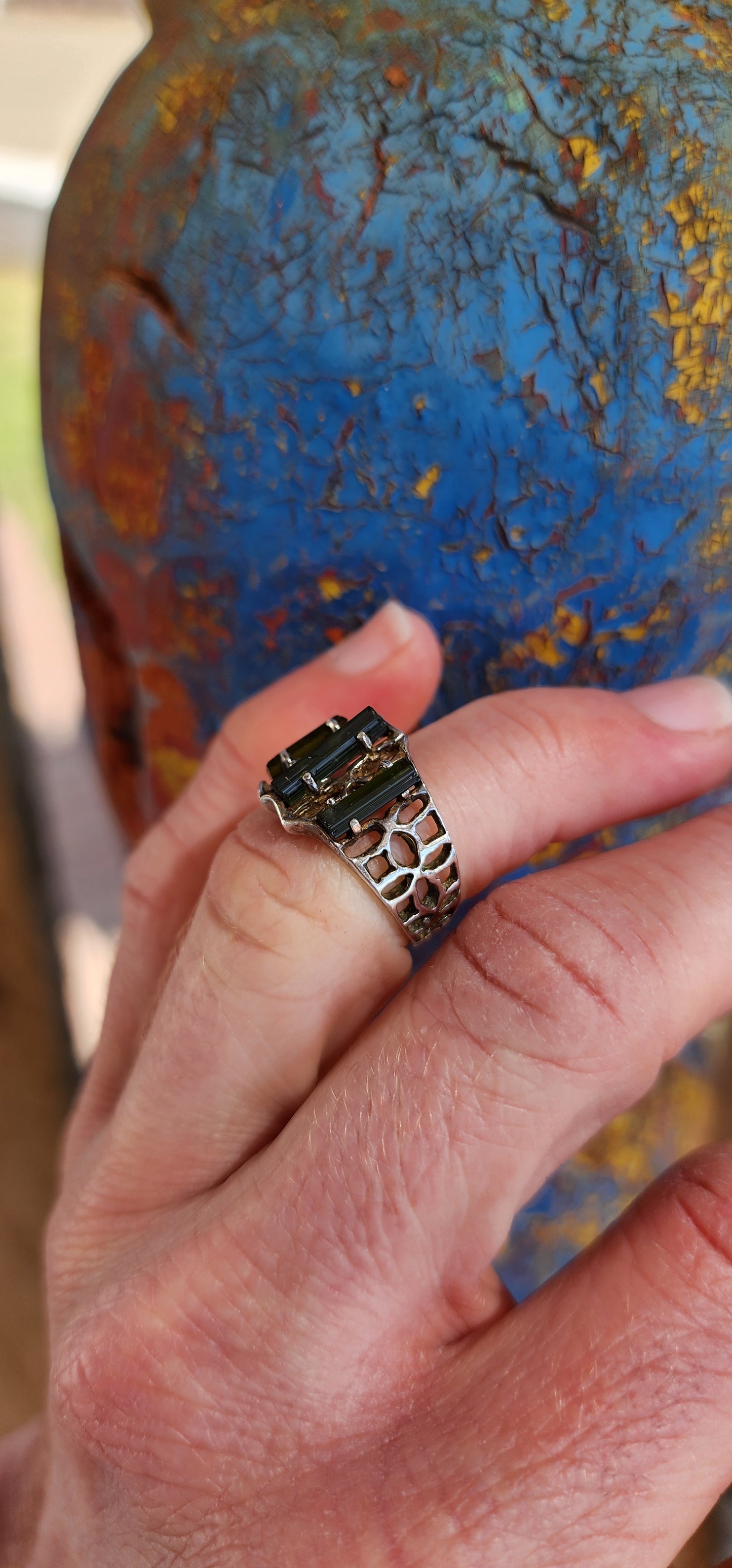 Remarkable Vintage Italian Designer 800 Silver and rough Olive/Green Tourmaline specimens ring designed in a Brutalist/Modernist aesthetic.