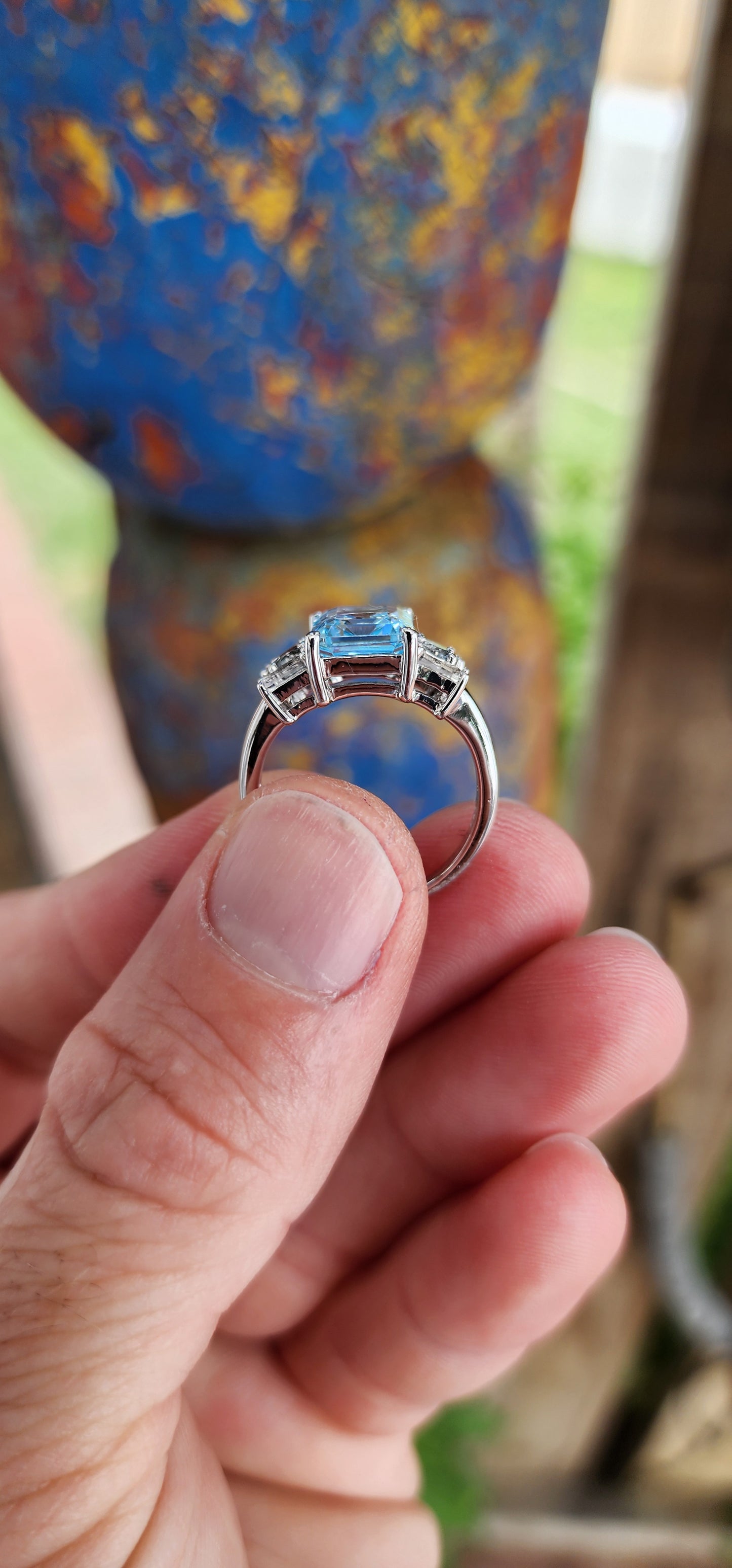 This marvelous sterling silver dress ring showcases an exquisite Art Deco-inspired design, exuding timeless elegance and sophistication.