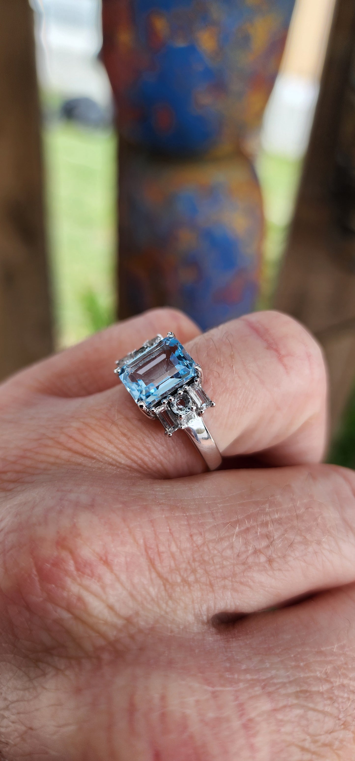 This marvelous sterling silver dress ring showcases an exquisite Art Deco-inspired design, exuding timeless elegance and sophistication.