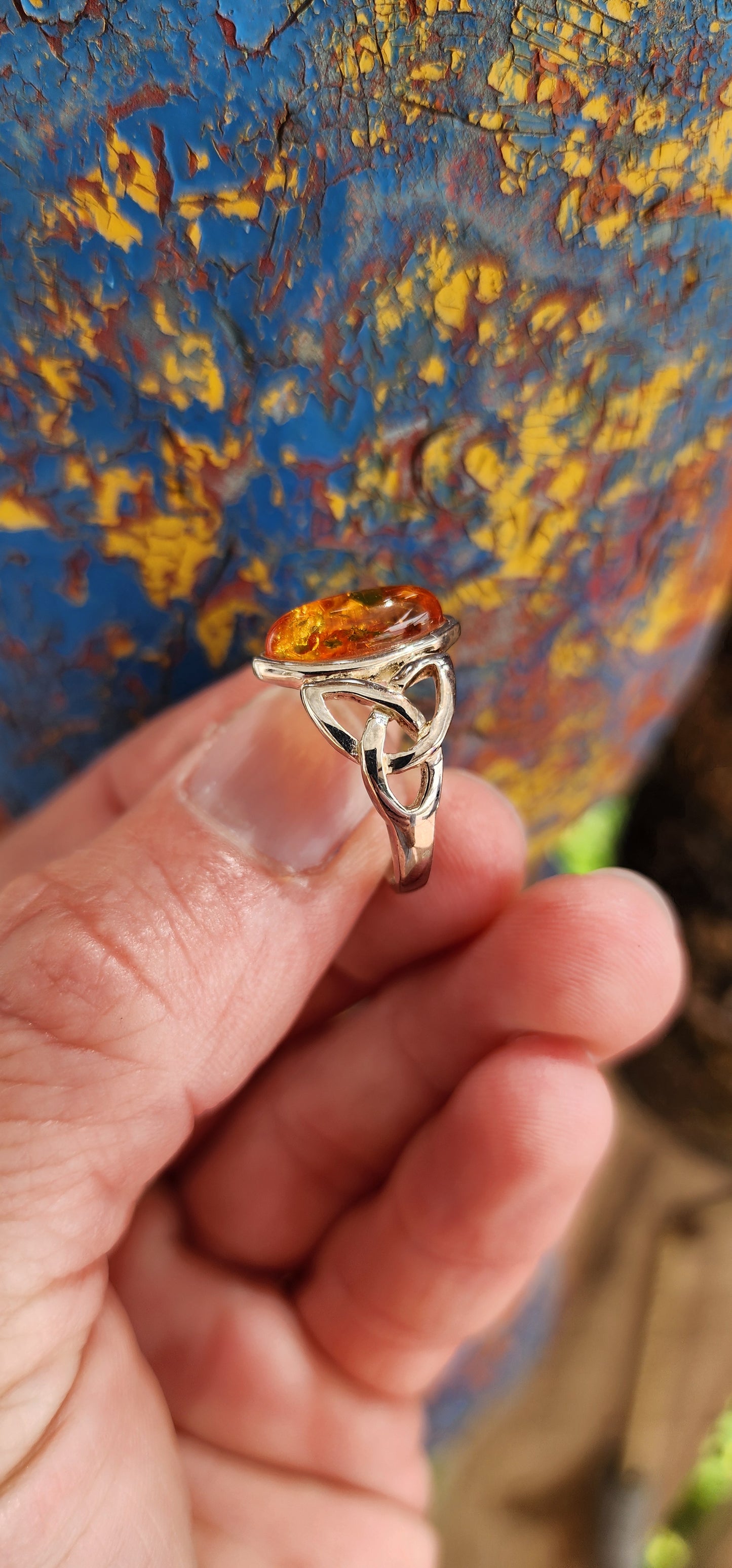 This sterling silver ring is a masterpiece of both elegance and symbolism, its design rooted in ancient Celtic tradition.