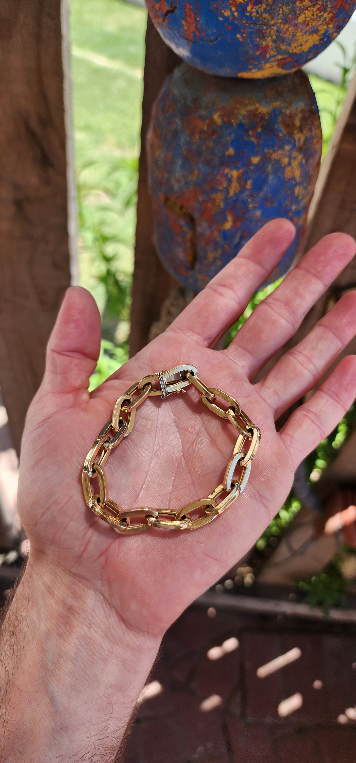 This marvelous vintage 1970s Italian 18ct yellow gold bracelet is a timeless piece that exudes both craftsmanship and elegance. Featuring hollow, oval-shaped interlocking links, its design is bold yet fair in weight, allowing for versatility in wear.
