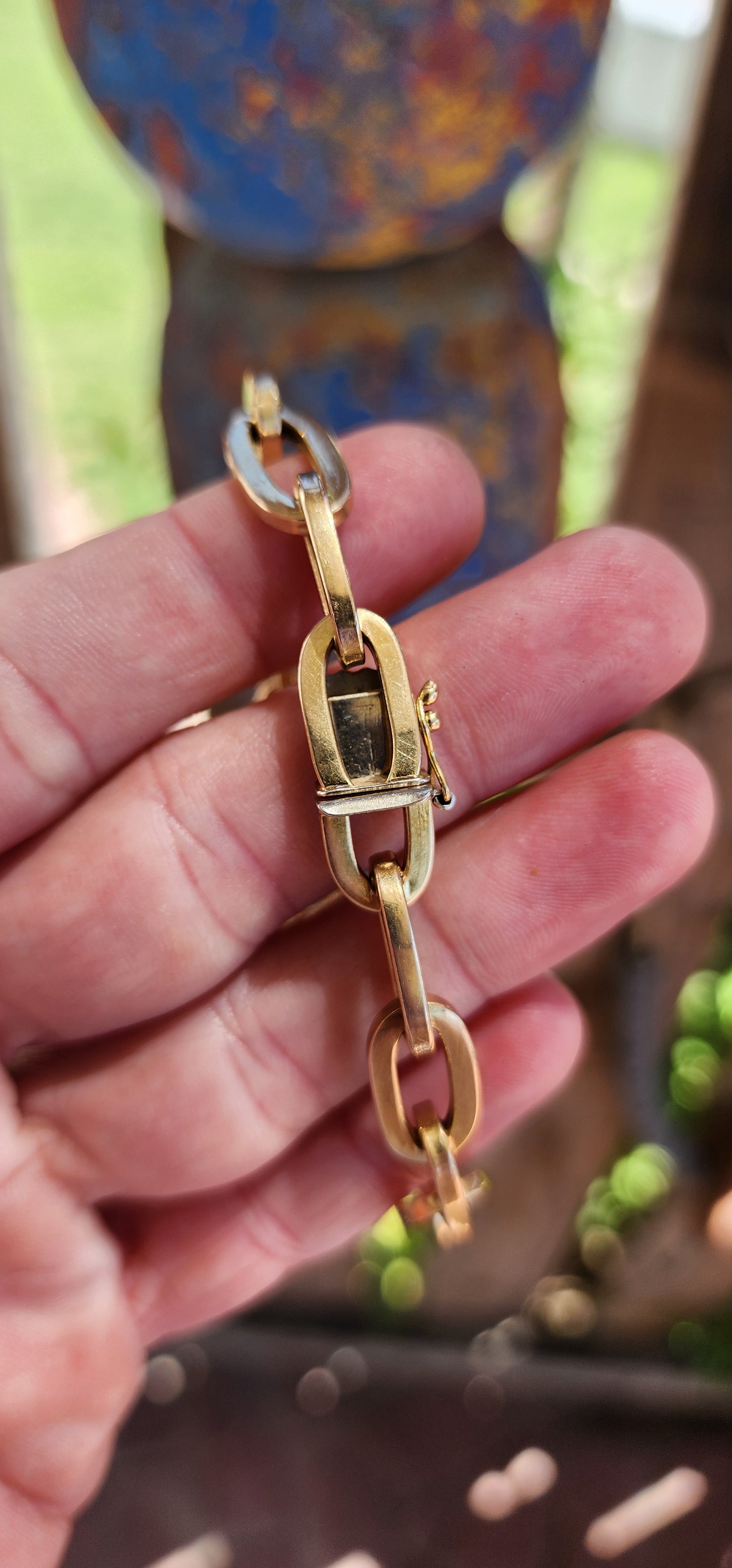 This marvelous vintage 1970s Italian 18ct yellow gold bracelet is a timeless piece that exudes both craftsmanship and elegance. Featuring hollow, oval-shaped interlocking links, its design is bold yet fair in weight, allowing for versatility in wear.