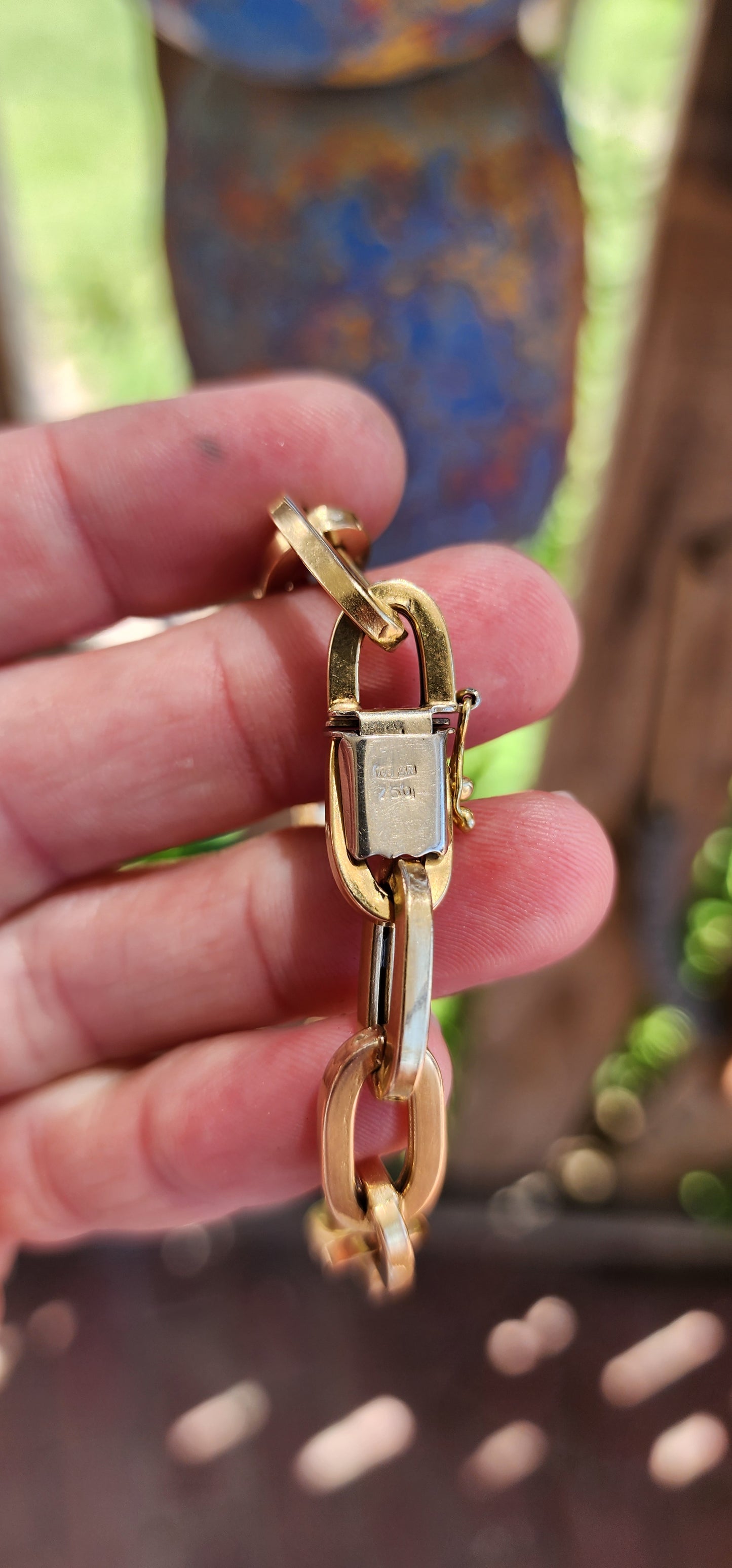 This marvelous vintage 1970s Italian 18ct yellow gold bracelet is a timeless piece that exudes both craftsmanship and elegance. Featuring hollow, oval-shaped interlocking links, its design is bold yet fair in weight, allowing for versatility in wear.