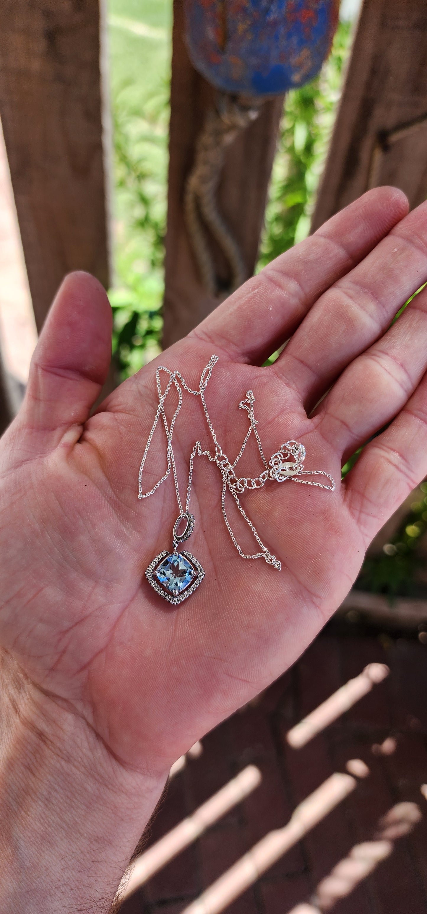 This pendant is the perfect embodiment of graceful sophistication!
It features a stunning, cushion-cut sky-blue topaz as the centerpiece, a gem that radiates a serene, crystalline brilliance reminiscent of a clear summer sky.