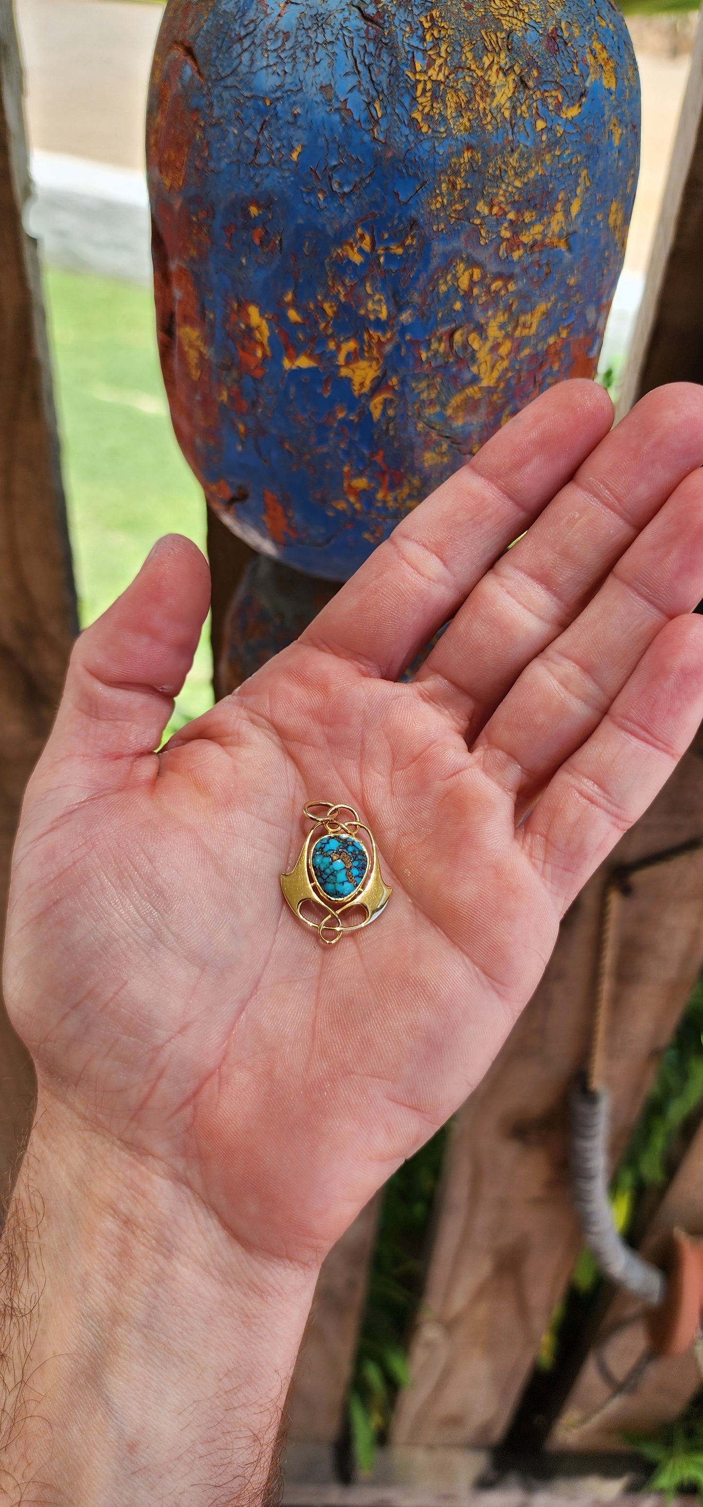 This stunning edwardian early 20th-century Art Nouveau pendant, crafted around 1905, epitomizes the creative mastery of Murrle Bennet & Co., a jewelry house renowned for its distinctive blend of craftsmanship and innovation.