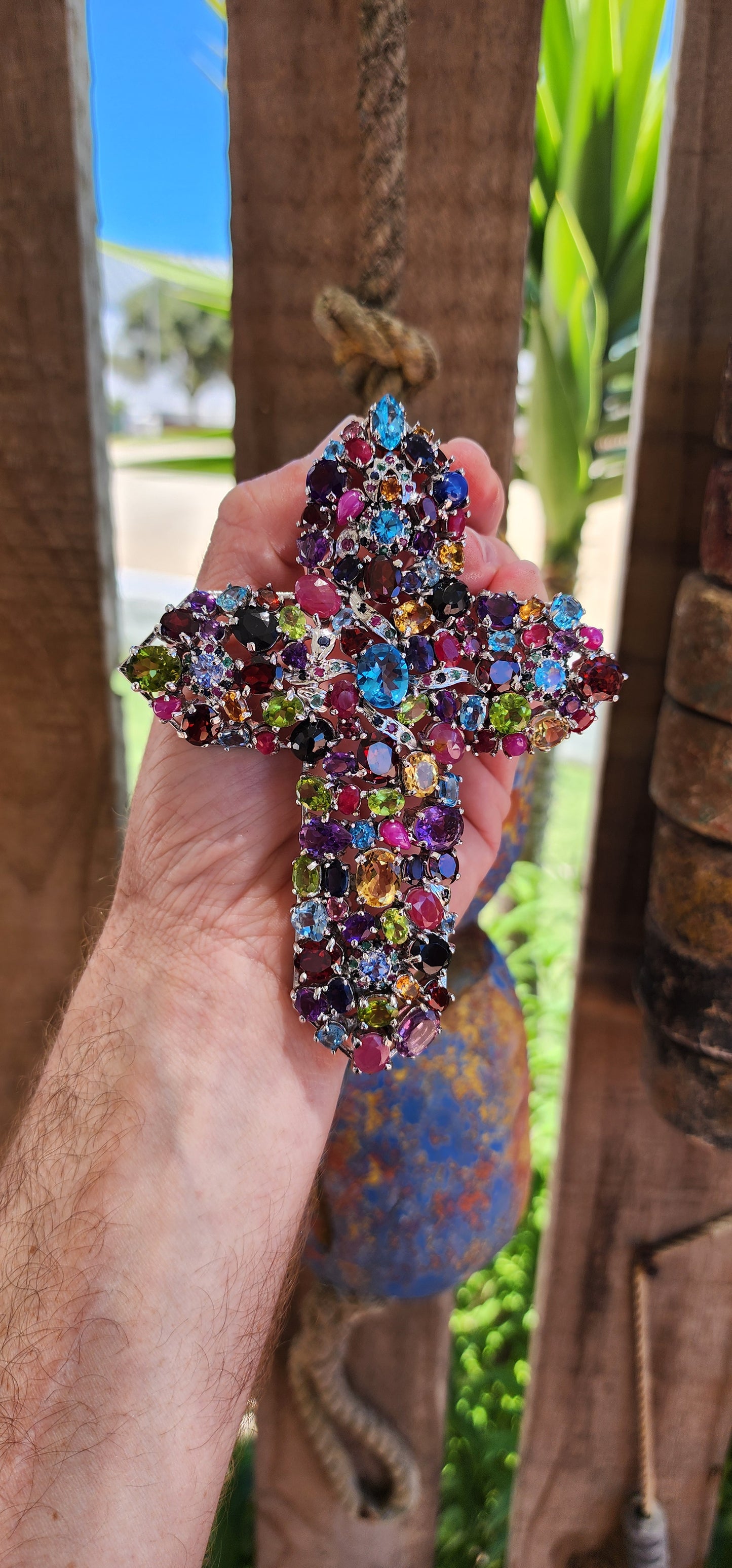 I cant even begin to wrap my head around the beauty of this enormous masterpiece !This magnificent Cross pendant is nothing short of a masterpiece, a testament to the extraordinary skill of the artisan who brought it to life.