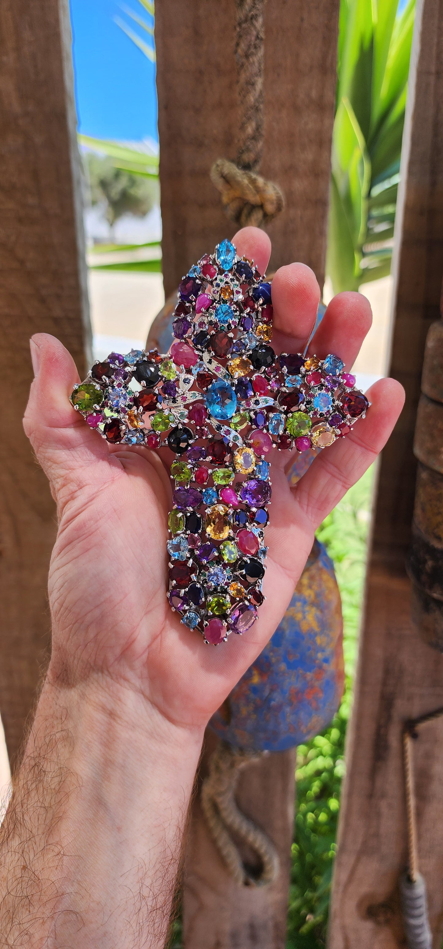 I cant even begin to wrap my head around the beauty of this enormous masterpiece !This magnificent Cross pendant is nothing short of a masterpiece, a testament to the extraordinary skill of the artisan who brought it to life.