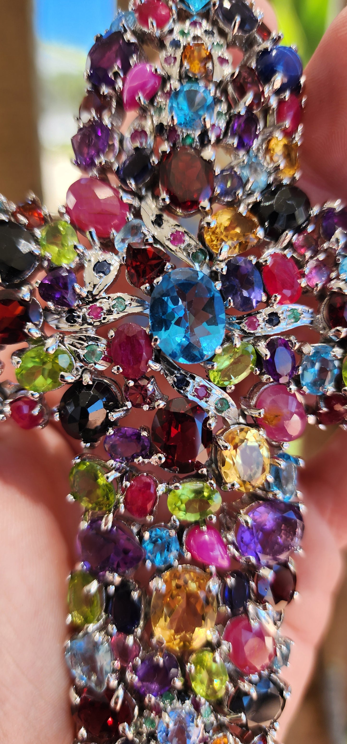 I cant even begin to wrap my head around the beauty of this enormous masterpiece !This magnificent Cross pendant is nothing short of a masterpiece, a testament to the extraordinary skill of the artisan who brought it to life.