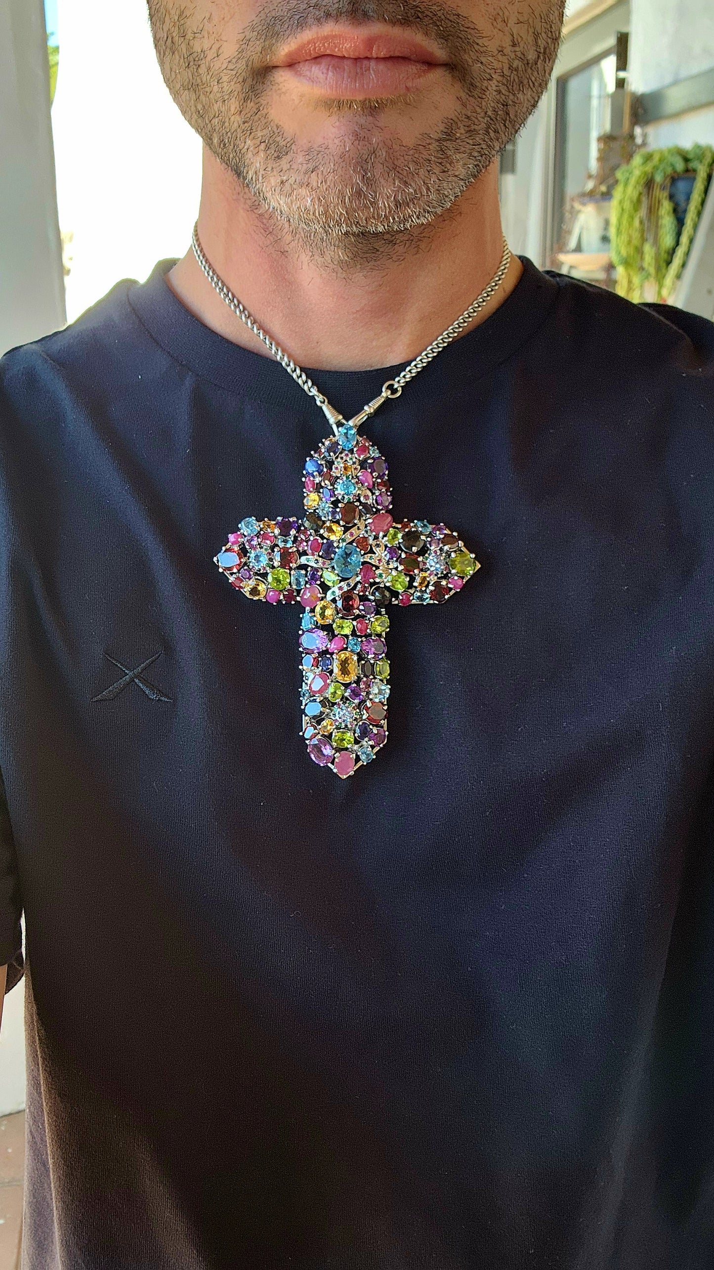 I cant even begin to wrap my head around the beauty of this enormous masterpiece !This magnificent Cross pendant is nothing short of a masterpiece, a testament to the extraordinary skill of the artisan who brought it to life.