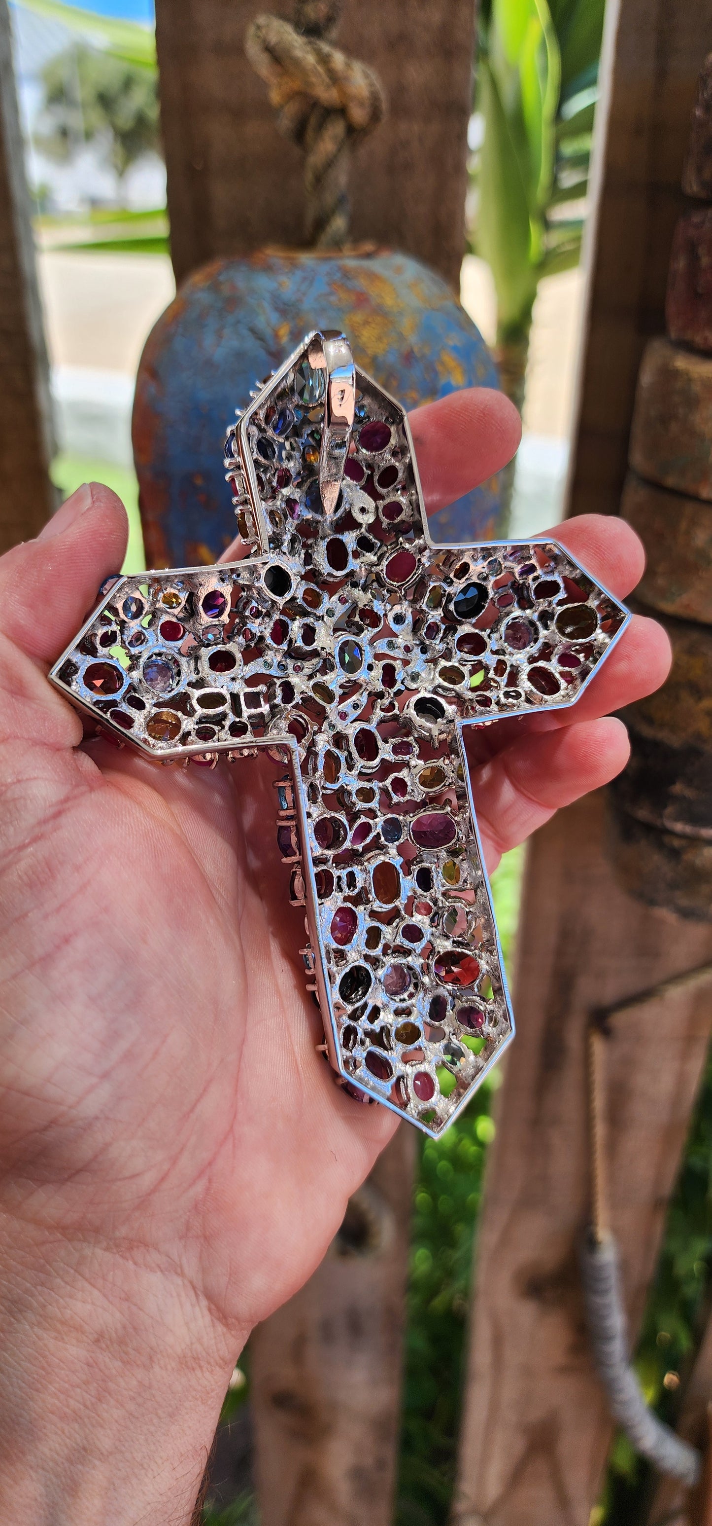 I cant even begin to wrap my head around the beauty of this enormous masterpiece !This magnificent Cross pendant is nothing short of a masterpiece, a testament to the extraordinary skill of the artisan who brought it to life.