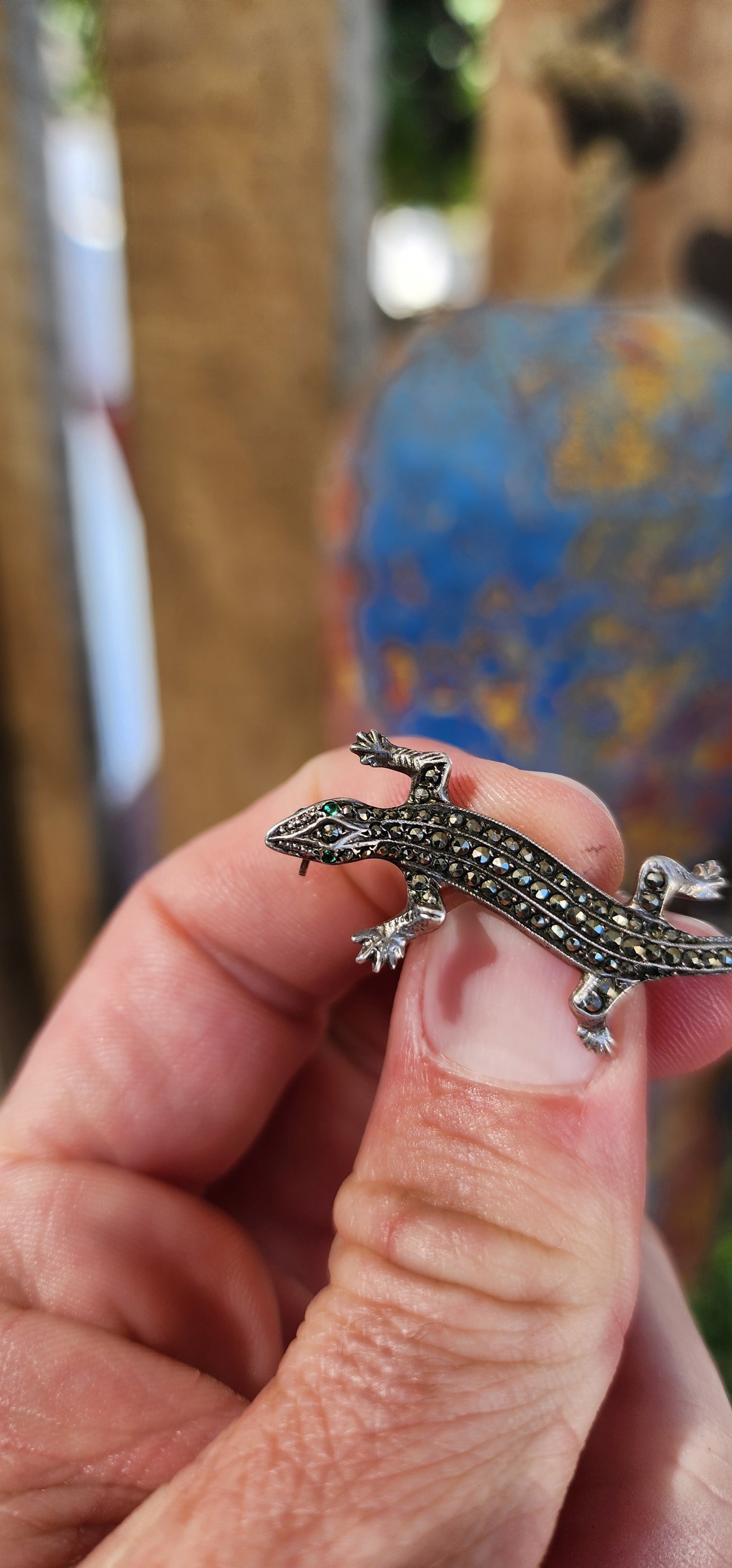 This stunning piece of wearable history is an Art Deco-era brooch from the 1930s, crafted in 835 silver and set with glittering marcasite gemstones and green emerald paste rhinestones.
