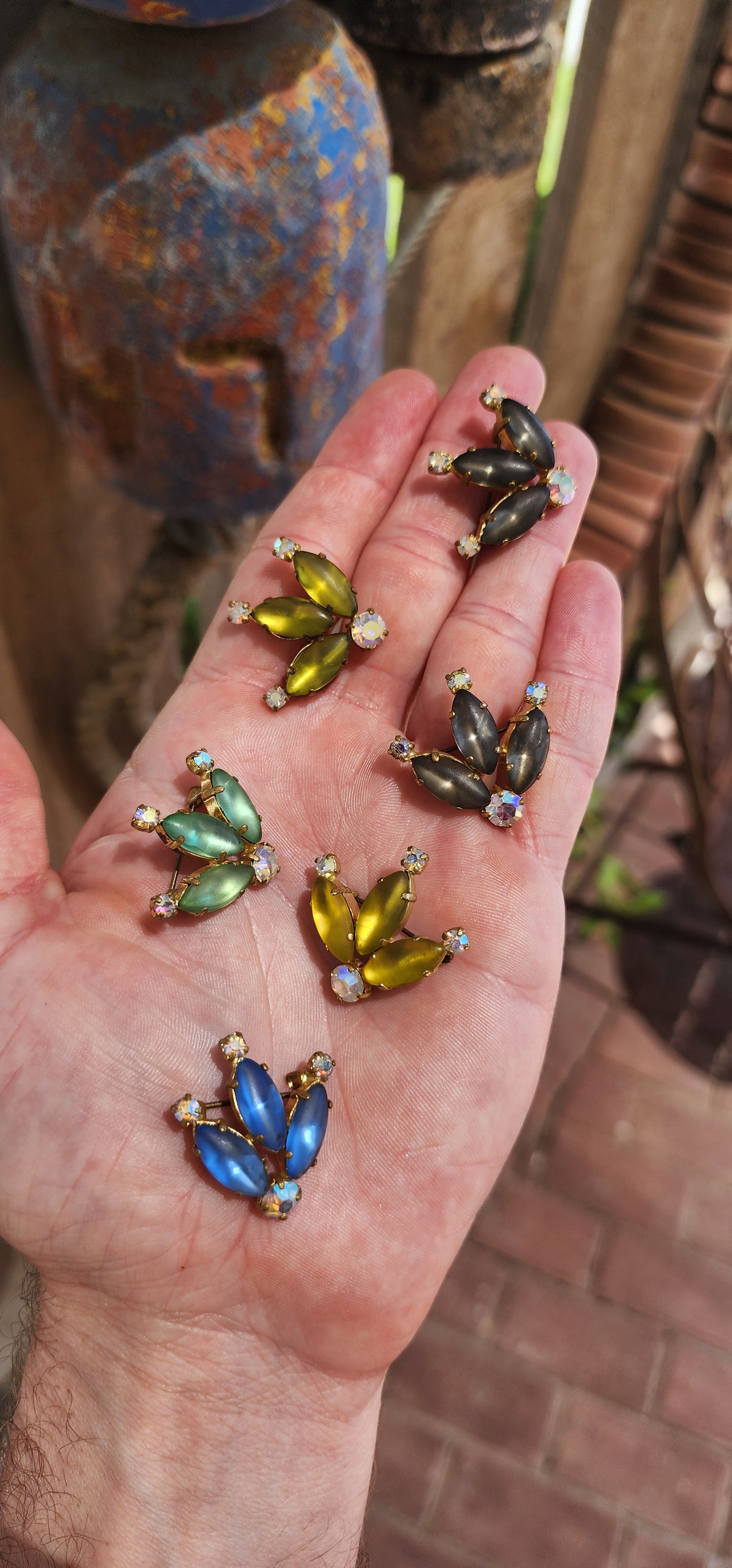 Why settle for one....when you can have six ?!
This stunning collection consists of six perfectly matching vintage costume brooches, each an exquisite display of frosted glass navette-cut stones set in rich brass metal.