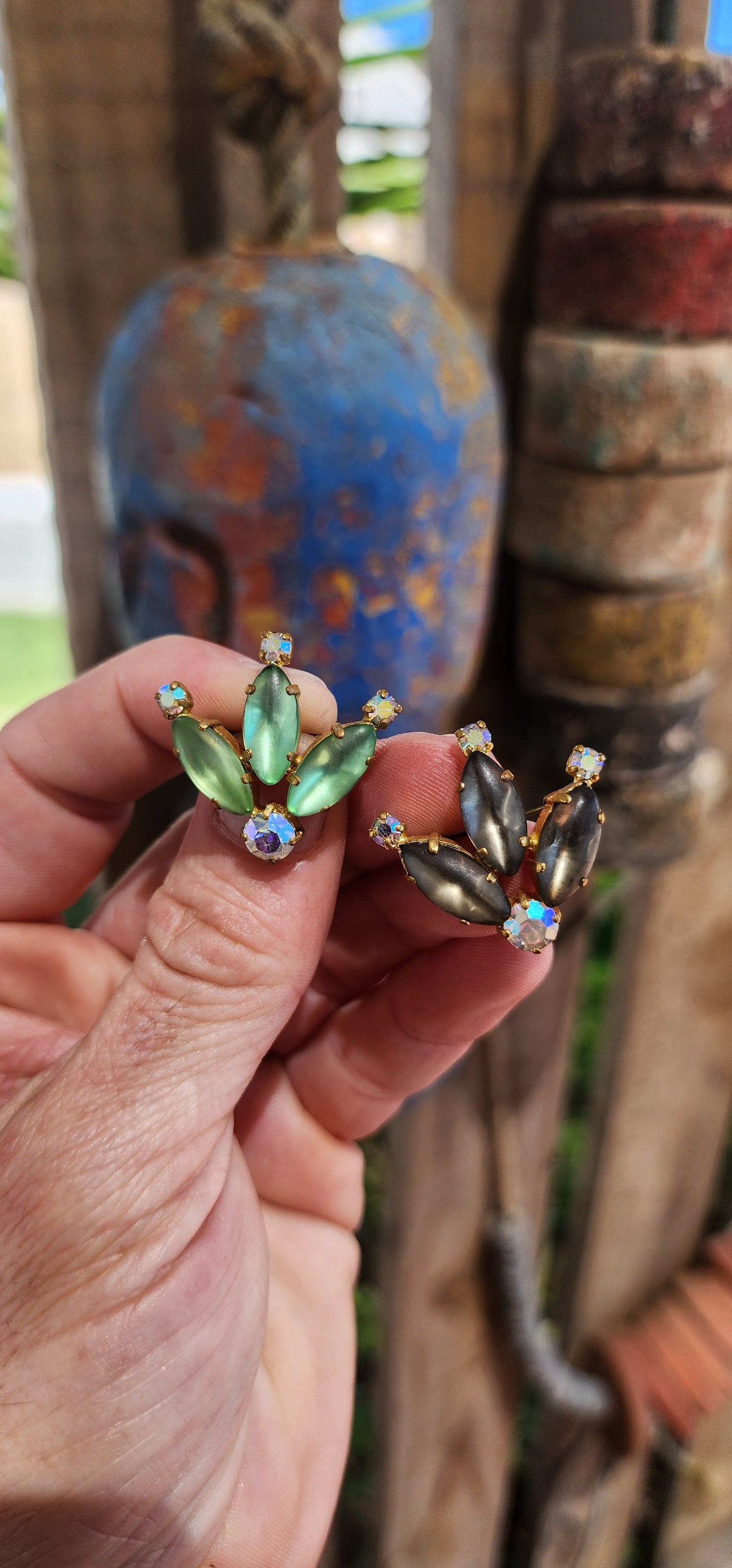 Why settle for one....when you can have six ?!
This stunning collection consists of six perfectly matching vintage costume brooches, each an exquisite display of frosted glass navette-cut stones set in rich brass metal.