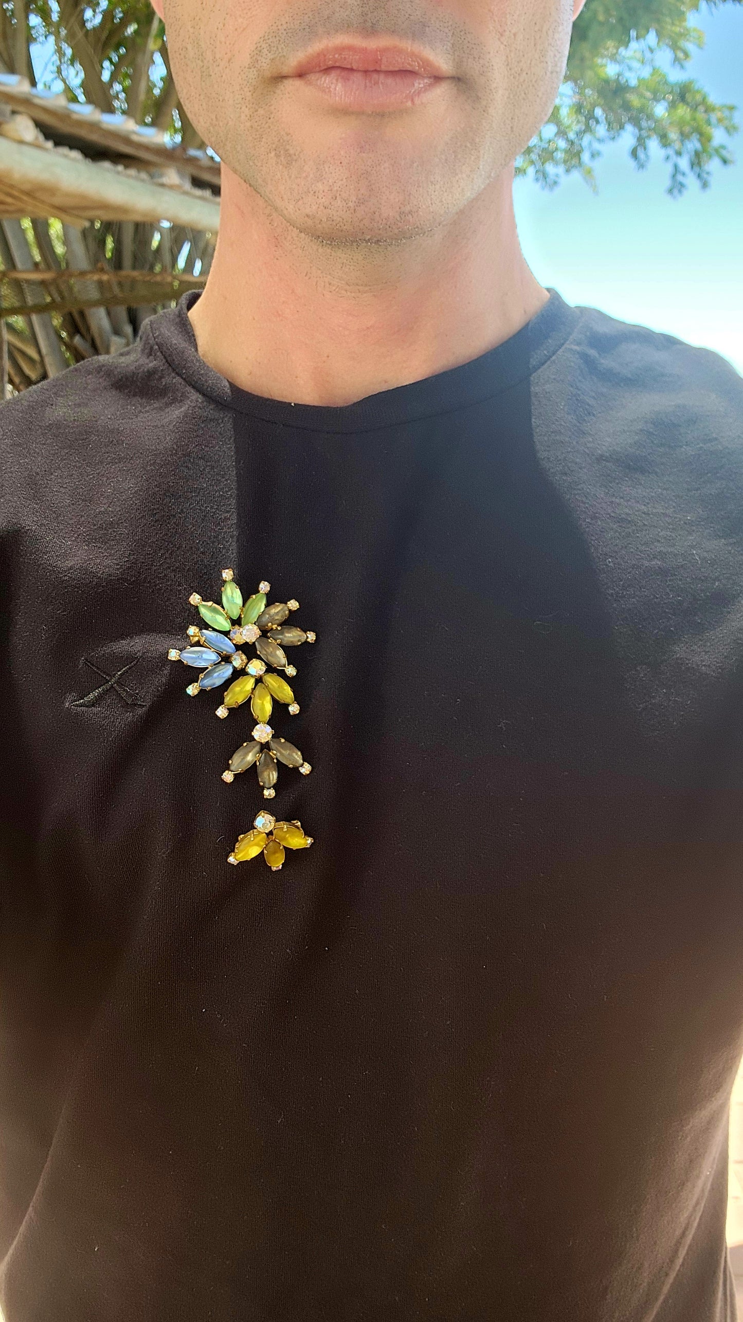 Why settle for one....when you can have six ?!
This stunning collection consists of six perfectly matching vintage costume brooches, each an exquisite display of frosted glass navette-cut stones set in rich brass metal.