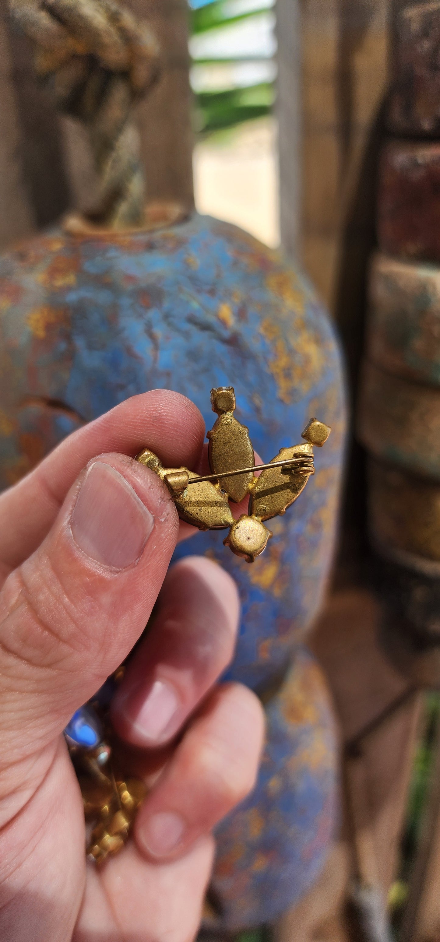 Why settle for one....when you can have six ?!
This stunning collection consists of six perfectly matching vintage costume brooches, each an exquisite display of frosted glass navette-cut stones set in rich brass metal.