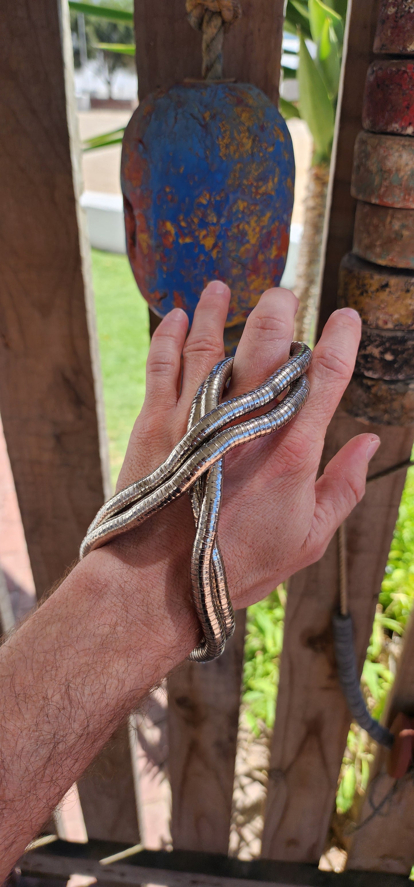 This vintage 90's silvertone transformer snake necklace is a remarkable fusion of modernist design and playful versatility, making it a standout in the world of articulated jewelry.