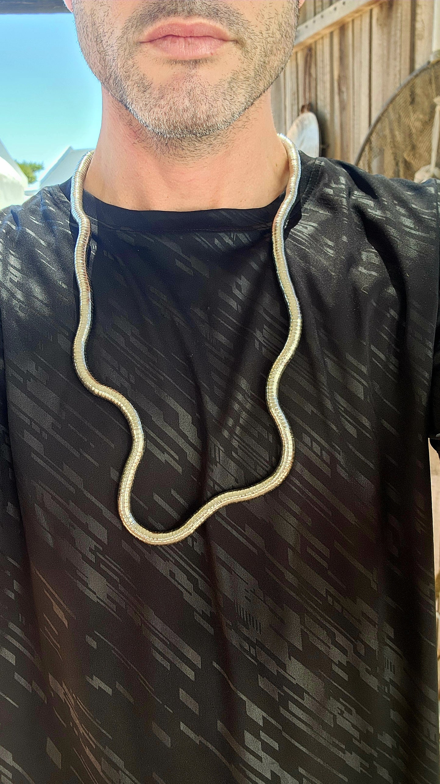 This vintage 90's silvertone transformer snake necklace is a remarkable fusion of modernist design and playful versatility, making it a standout in the world of articulated jewelry.
