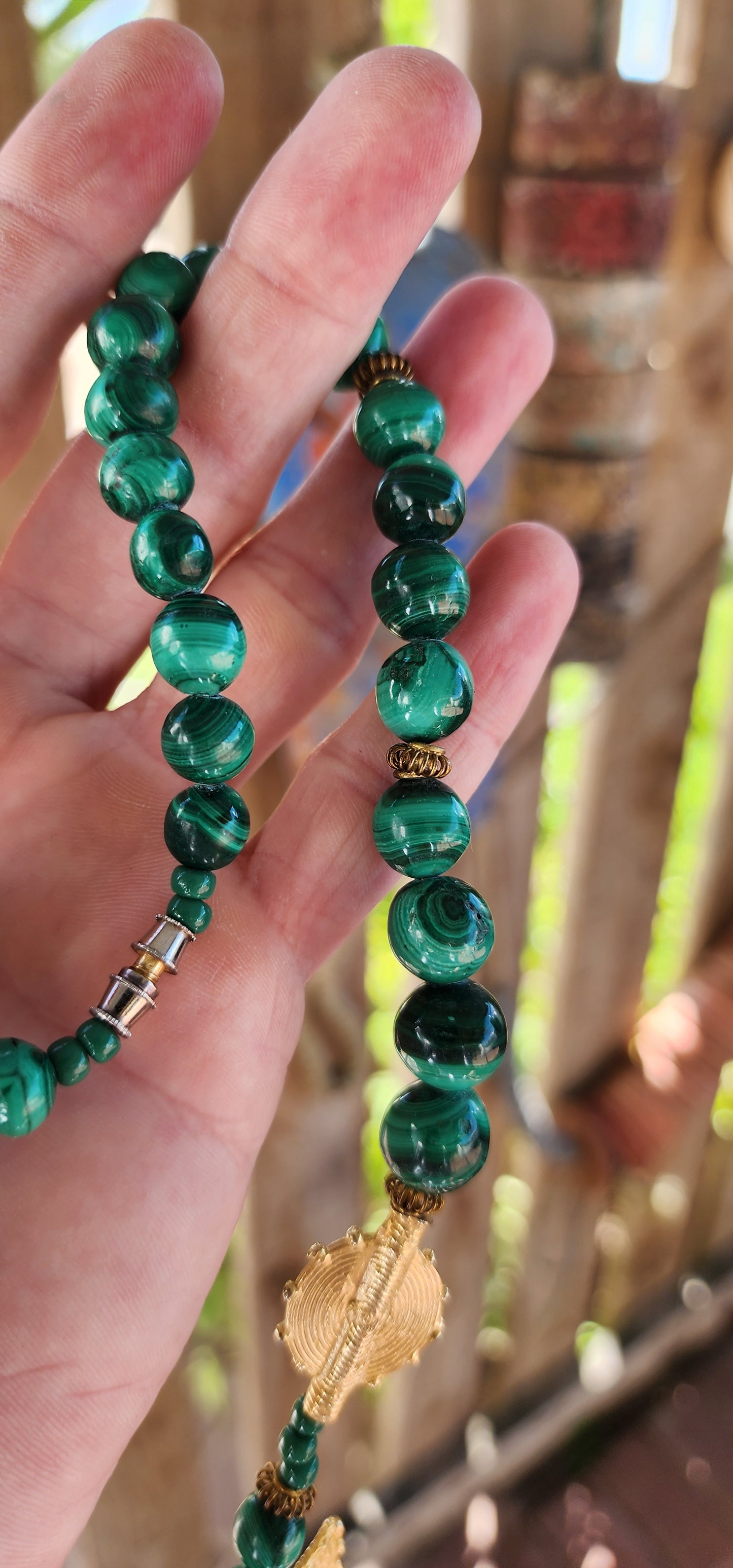 This Ghanaian necklace is a bold and striking piece that beautifully merges natural elegance with African artistry. Featuring highly polished malachite beads, the deep green hues with mesmerizing swirling patterns evoke the rich landscapes of Africa.