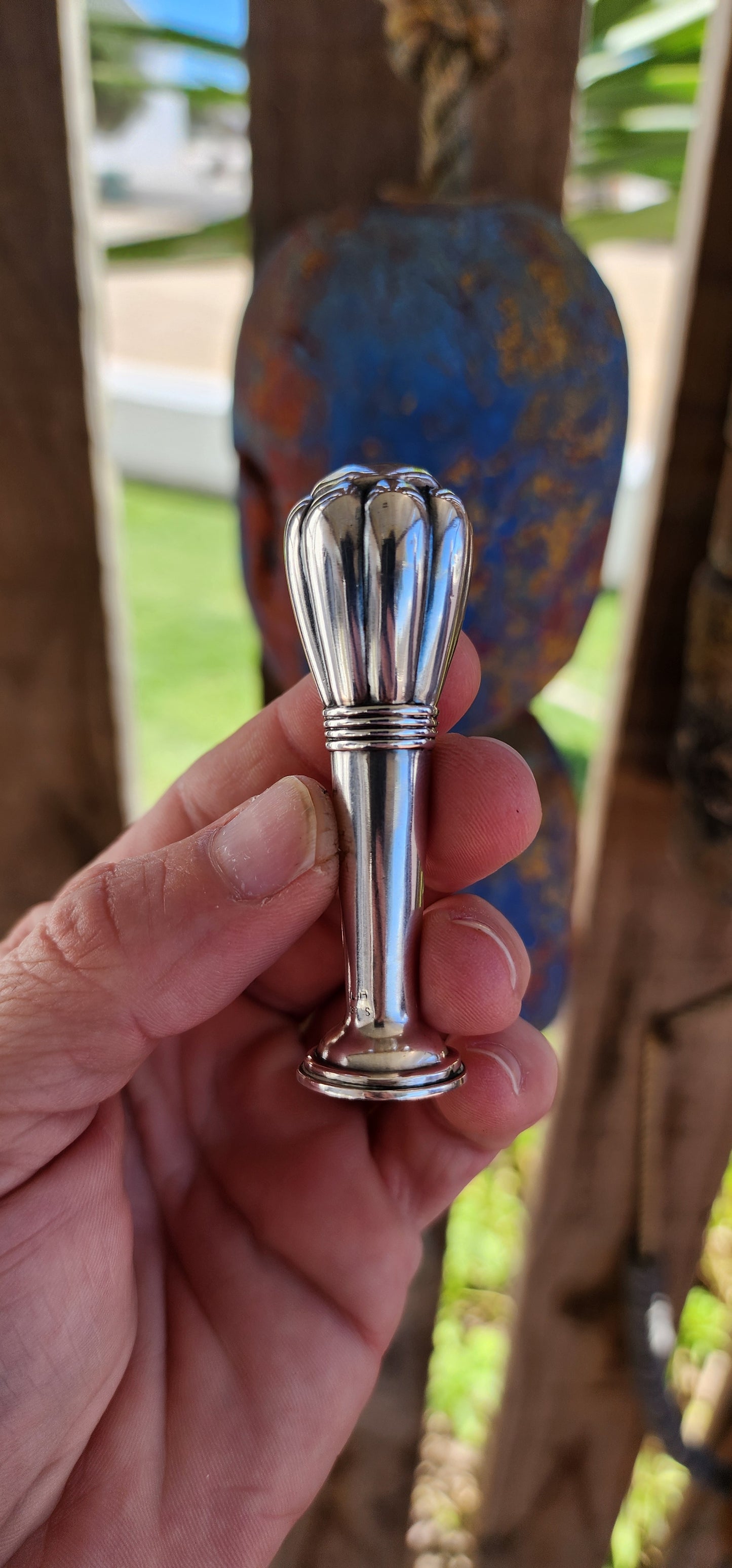 This vintage hollow sterling silver wax seal is a beautiful and elegant example of a historical object that was once a daily necessity for aristocrats, merchants, and scholars.