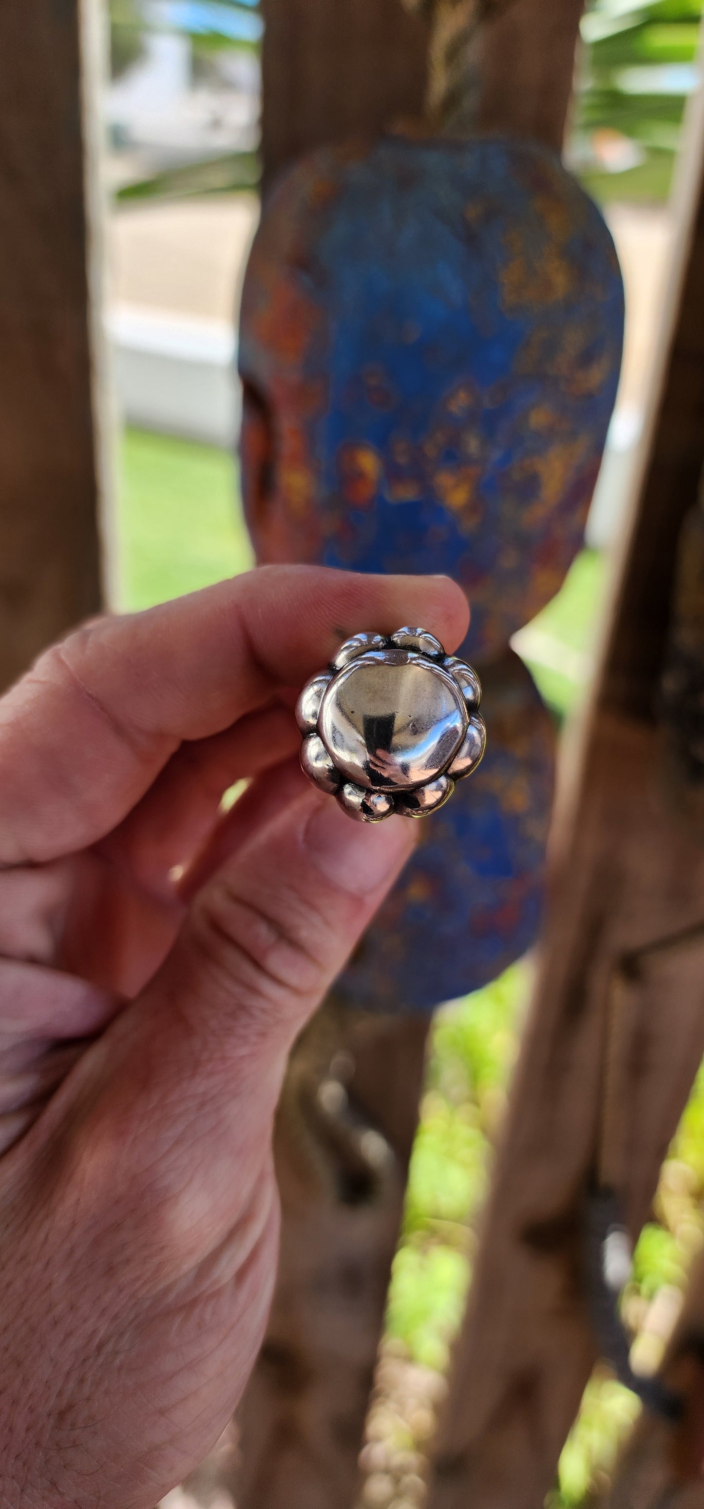 This vintage hollow sterling silver wax seal is a beautiful and elegant example of a historical object that was once a daily necessity for aristocrats, merchants, and scholars.
