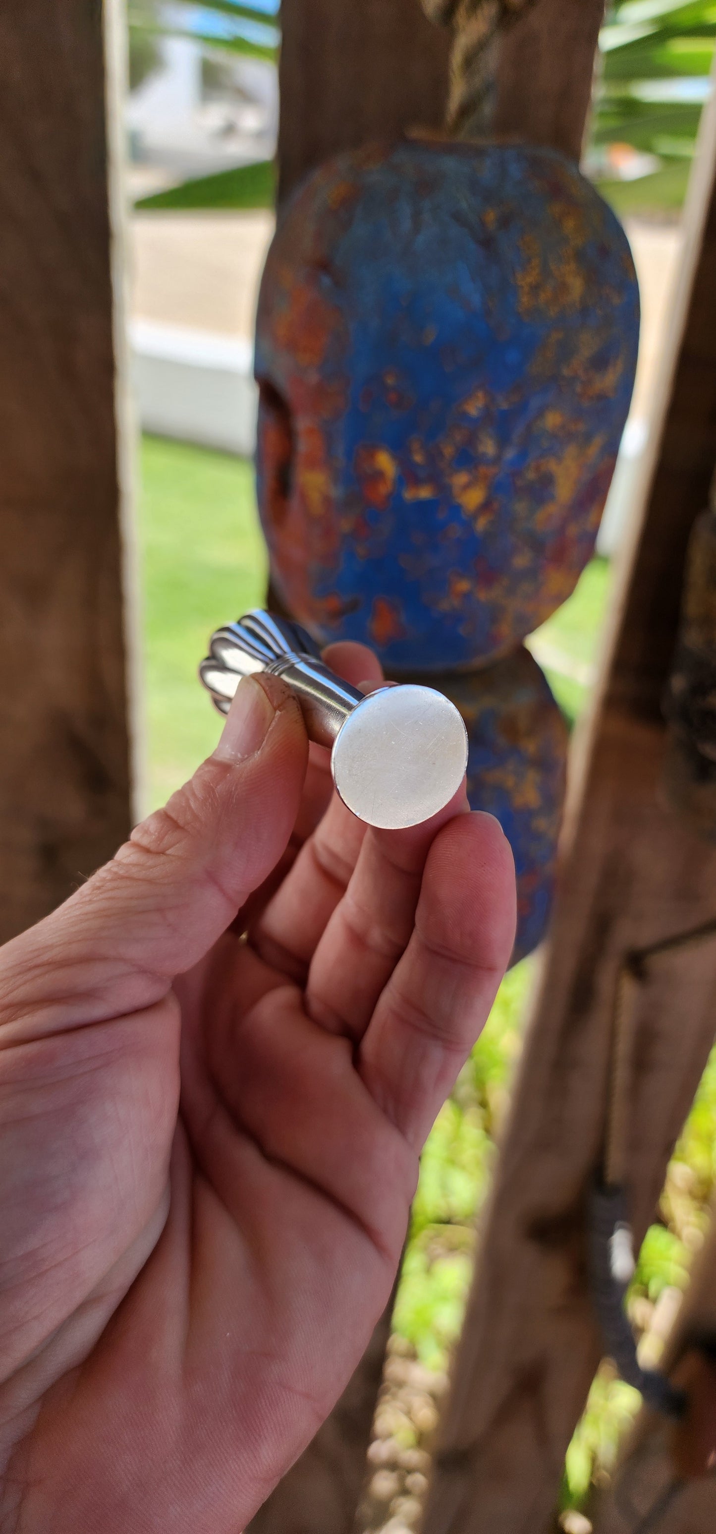 This vintage hollow sterling silver wax seal is a beautiful and elegant example of a historical object that was once a daily necessity for aristocrats, merchants, and scholars.