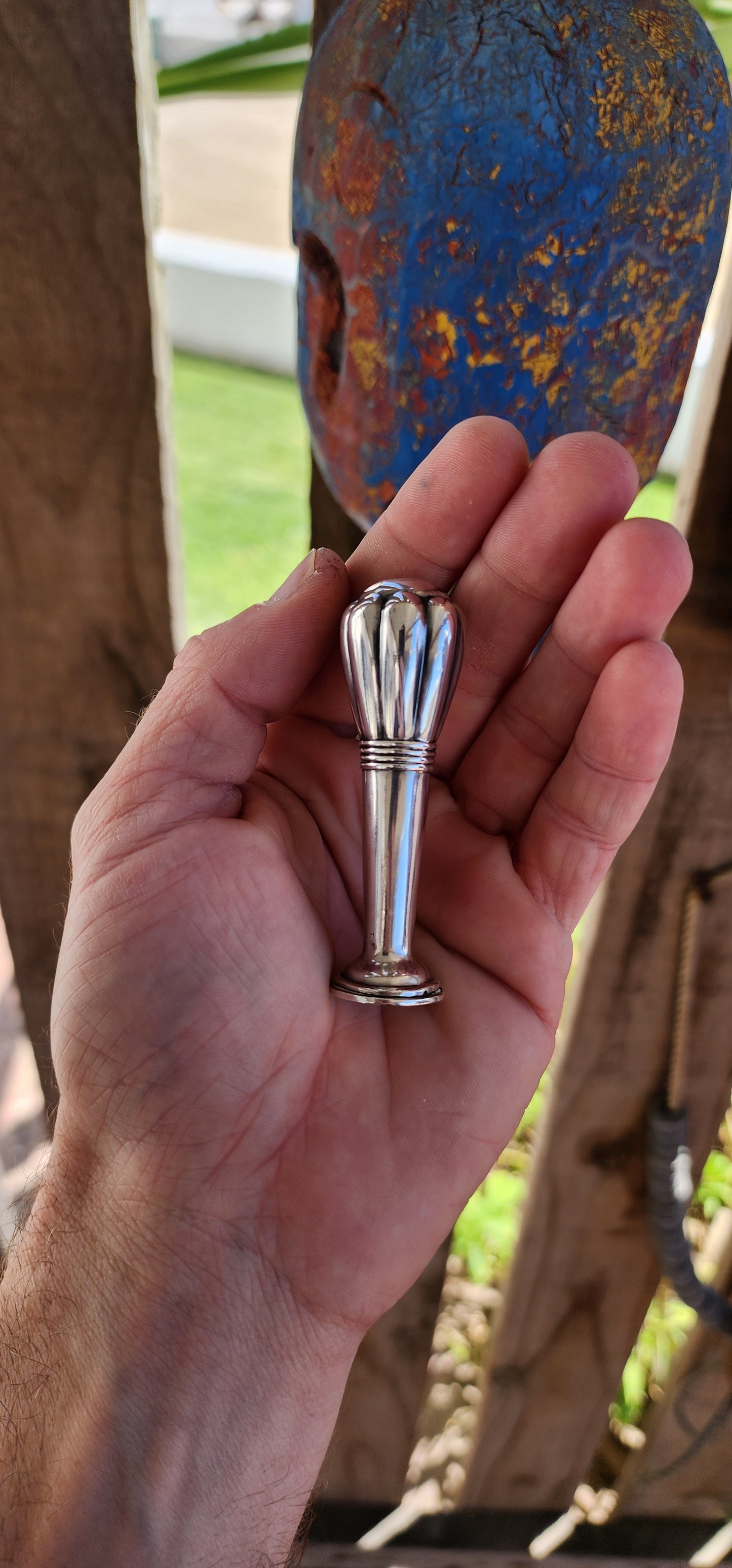This vintage hollow sterling silver wax seal is a beautiful and elegant example of a historical object that was once a daily necessity for aristocrats, merchants, and scholars.