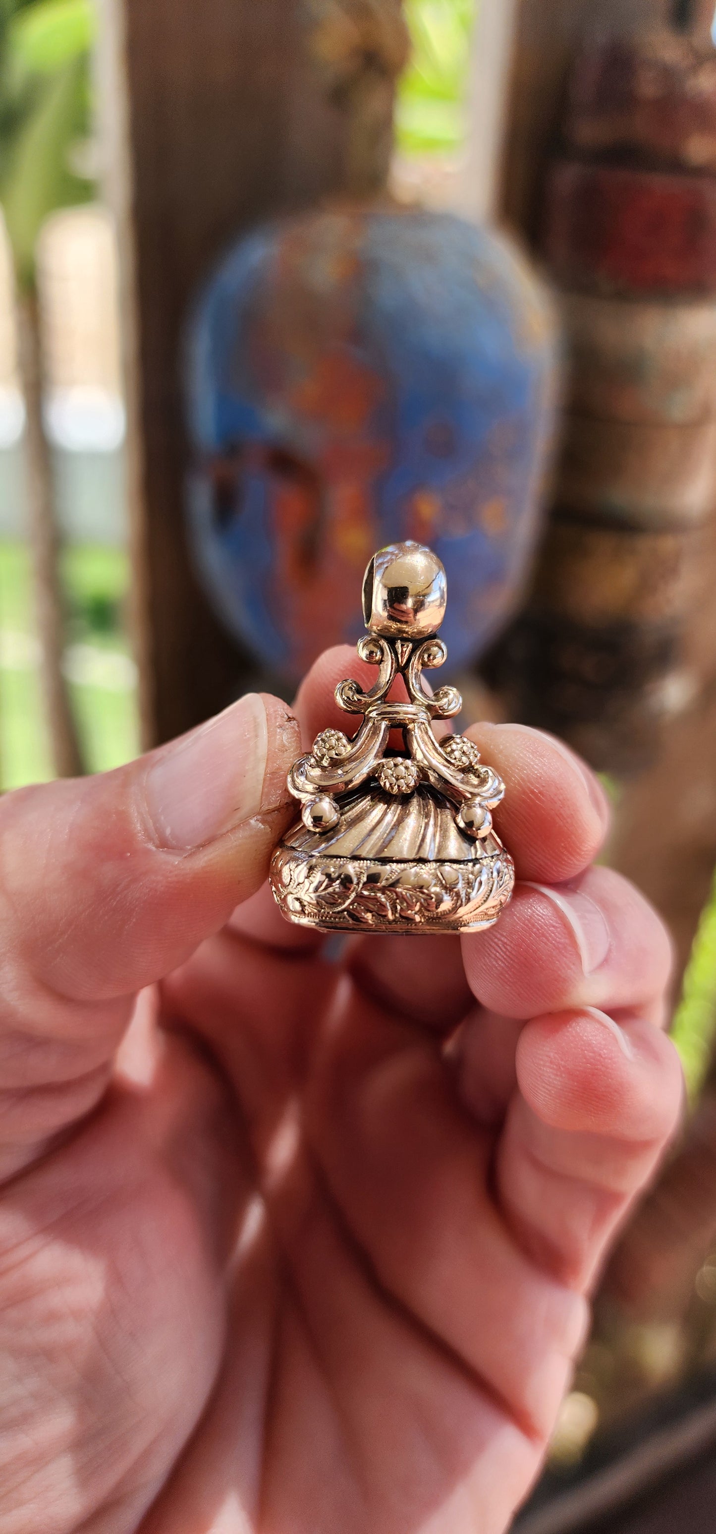This large-sized Victorian 9ct rose gold fob seal pendant is a stunning relic of the mid-to-late 19th century, embodying both artistic mastery and functional elegance.