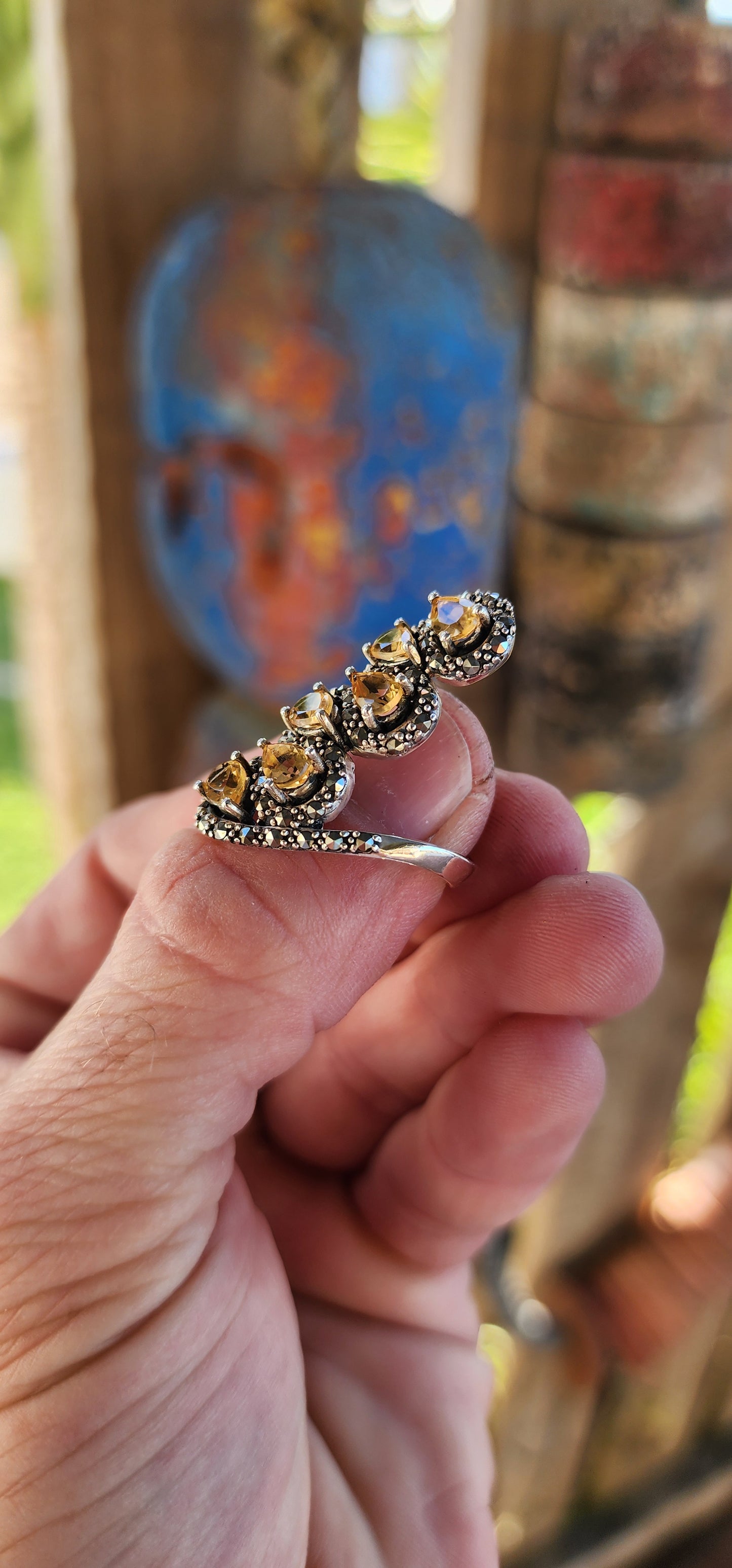This sterling silver bypass style ring is an absolute showstopper, exuding a bold vintage aesthetic with its ornate craftsmanship and radiant gemstone arrangement.