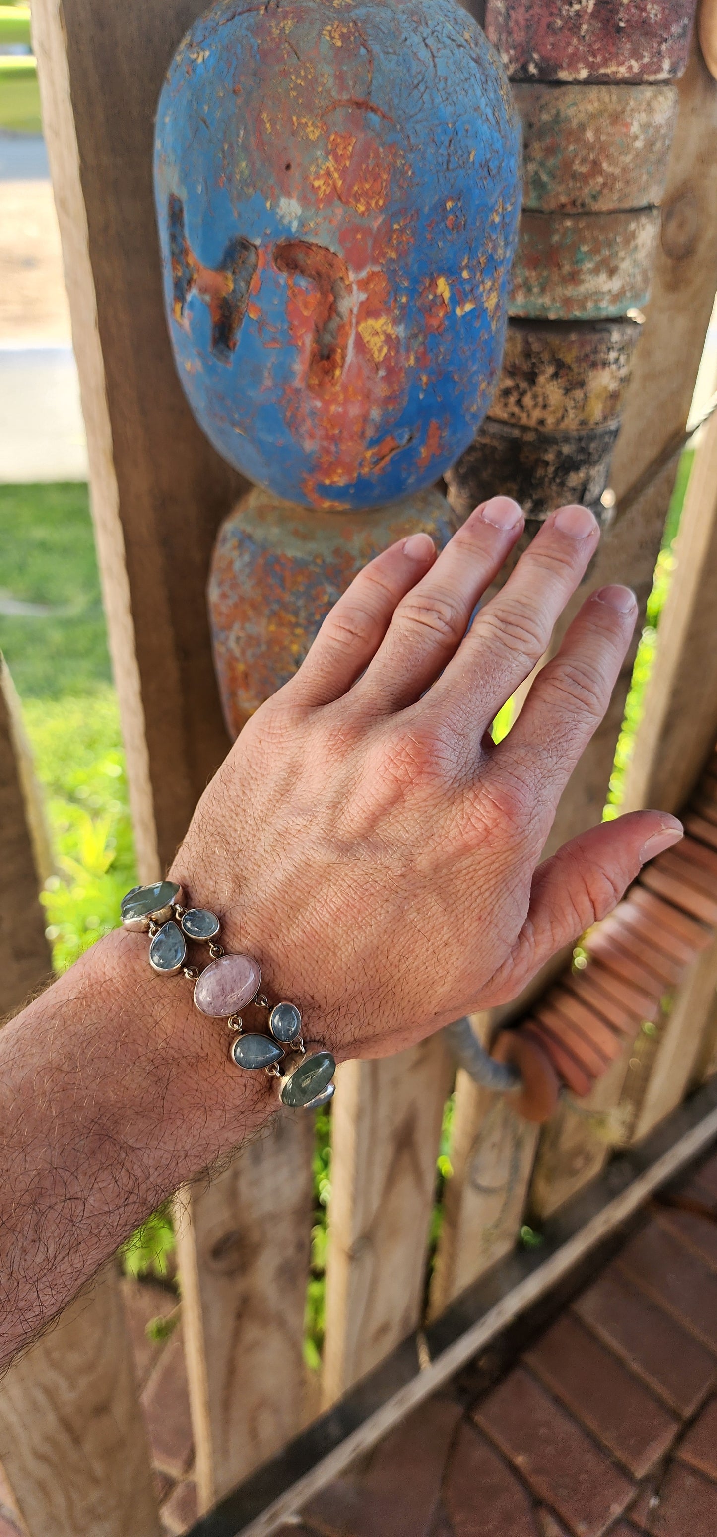This bracelet is an absolute dream in pastel hues, a soft and elegant piece that blends delicate charm with artisanal craftsmanship.
