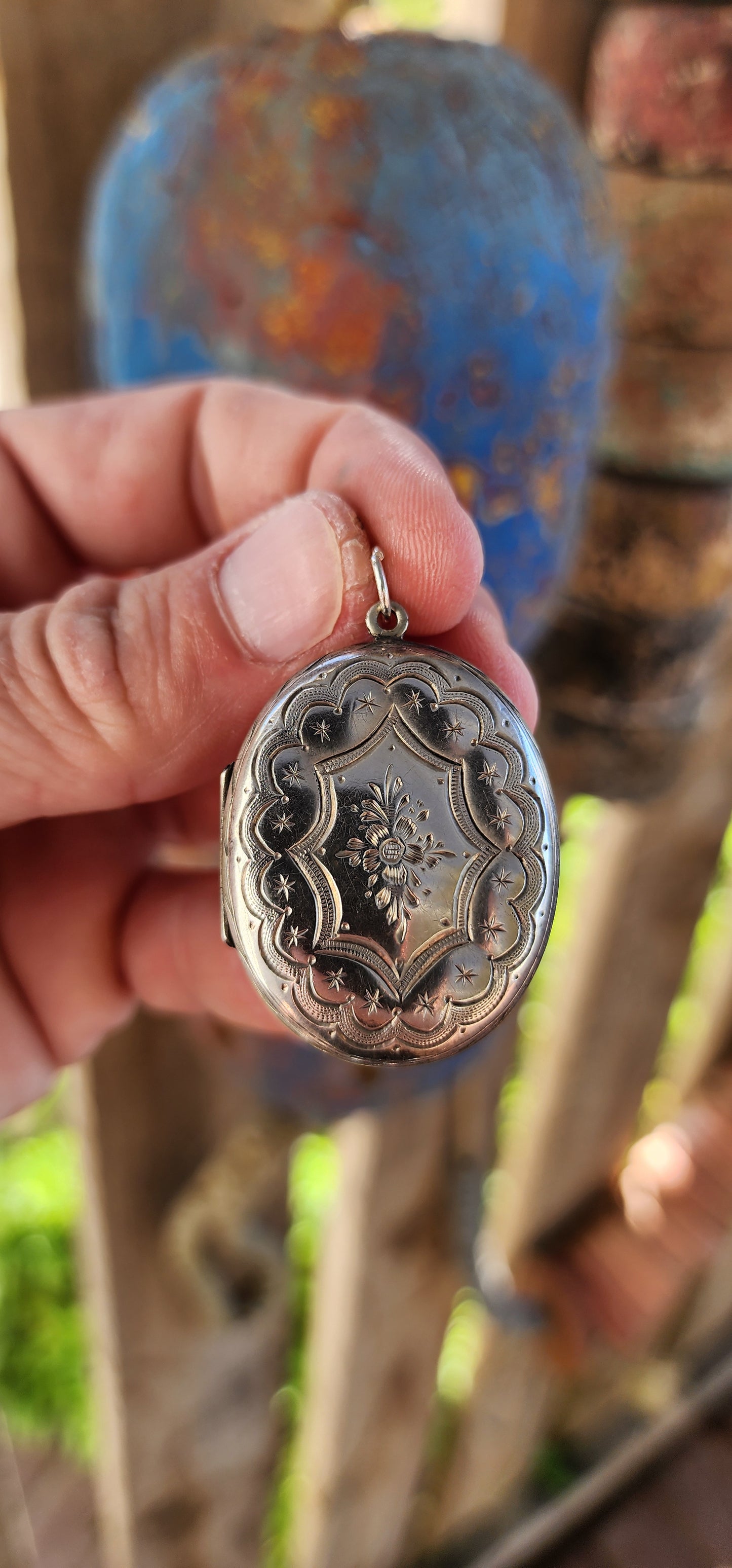 This magnificent antique Victorian-era sterling silver oval keepsake locket is a testament to the era's love for sentimentality and intricate craftsmanship.