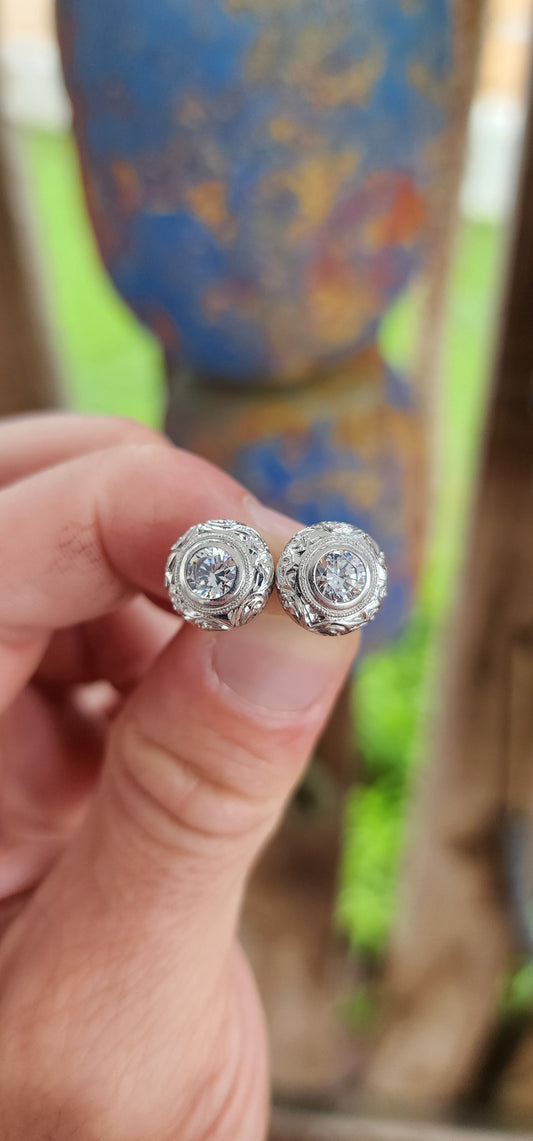 Meet your new everyday crown jewels: a marvelous pair of designer button-style stud earrings by the iconic South African jeweller Jenna Clifford, celebrated for her timeless elegance and masterful blend of classic and contemporary design.