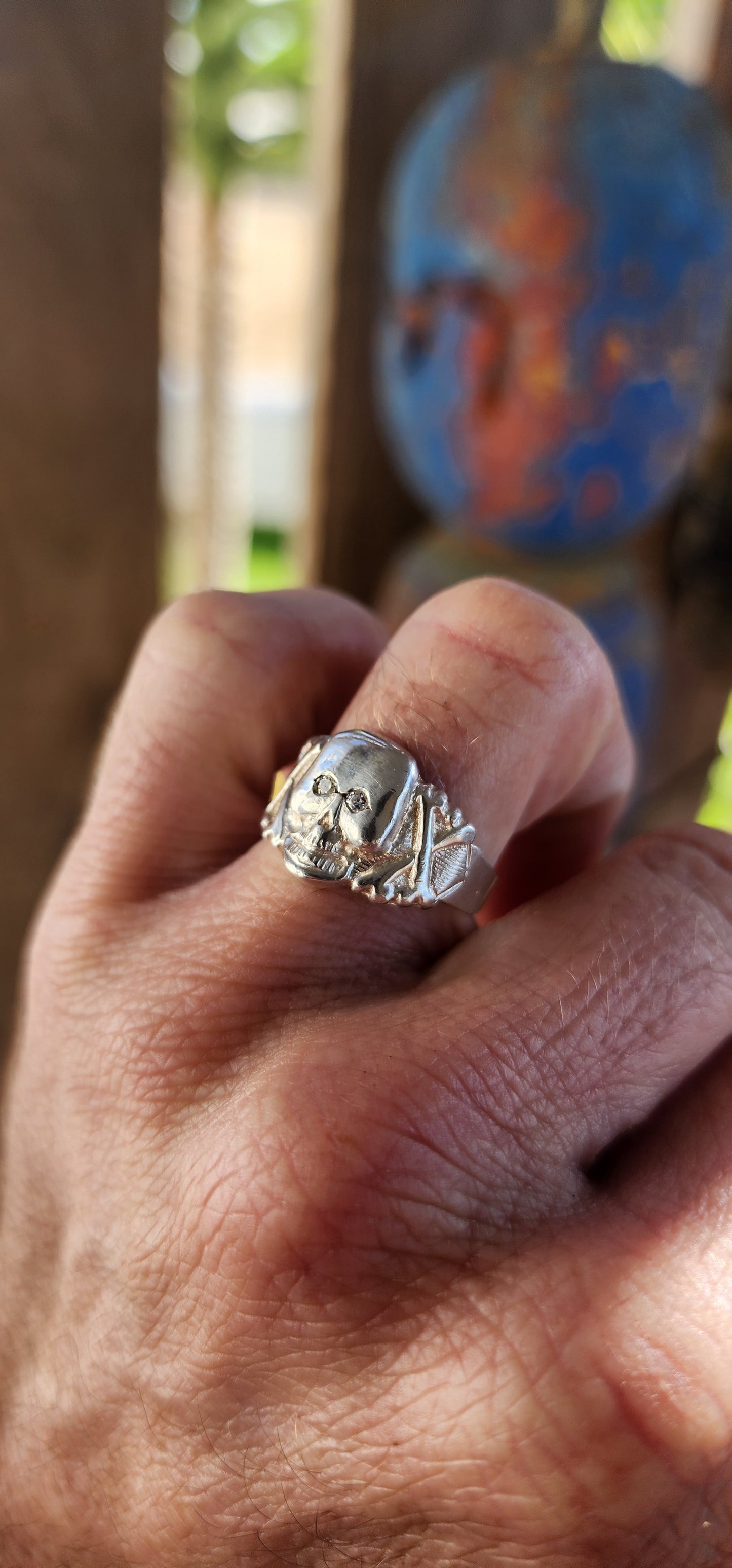 "The Captain’s Command"
A Sterling Silver Signet of the Sea-Roving Elite —
There are rings... and then there are legends forged in silver. This striking unisex vintage skull-and-bones ring is no ordinary adornment—it’s a relic fit for a sea captain.