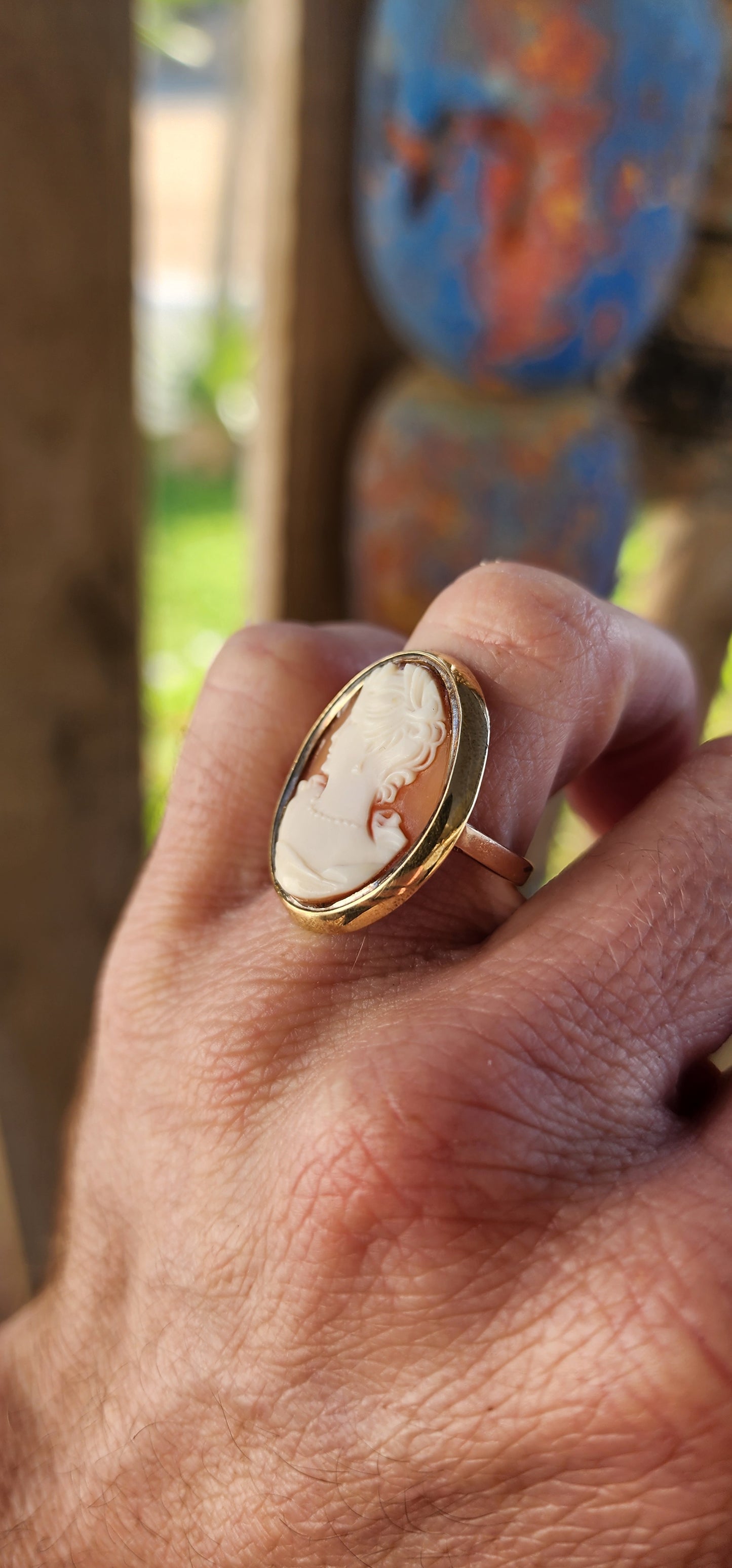 Allow yourself to be transported to an era of refined elegance with this marvelous vintage 9ct yellow and rose gold cameo dress ring—a true miniature portrait of grace and craftsmanship.
