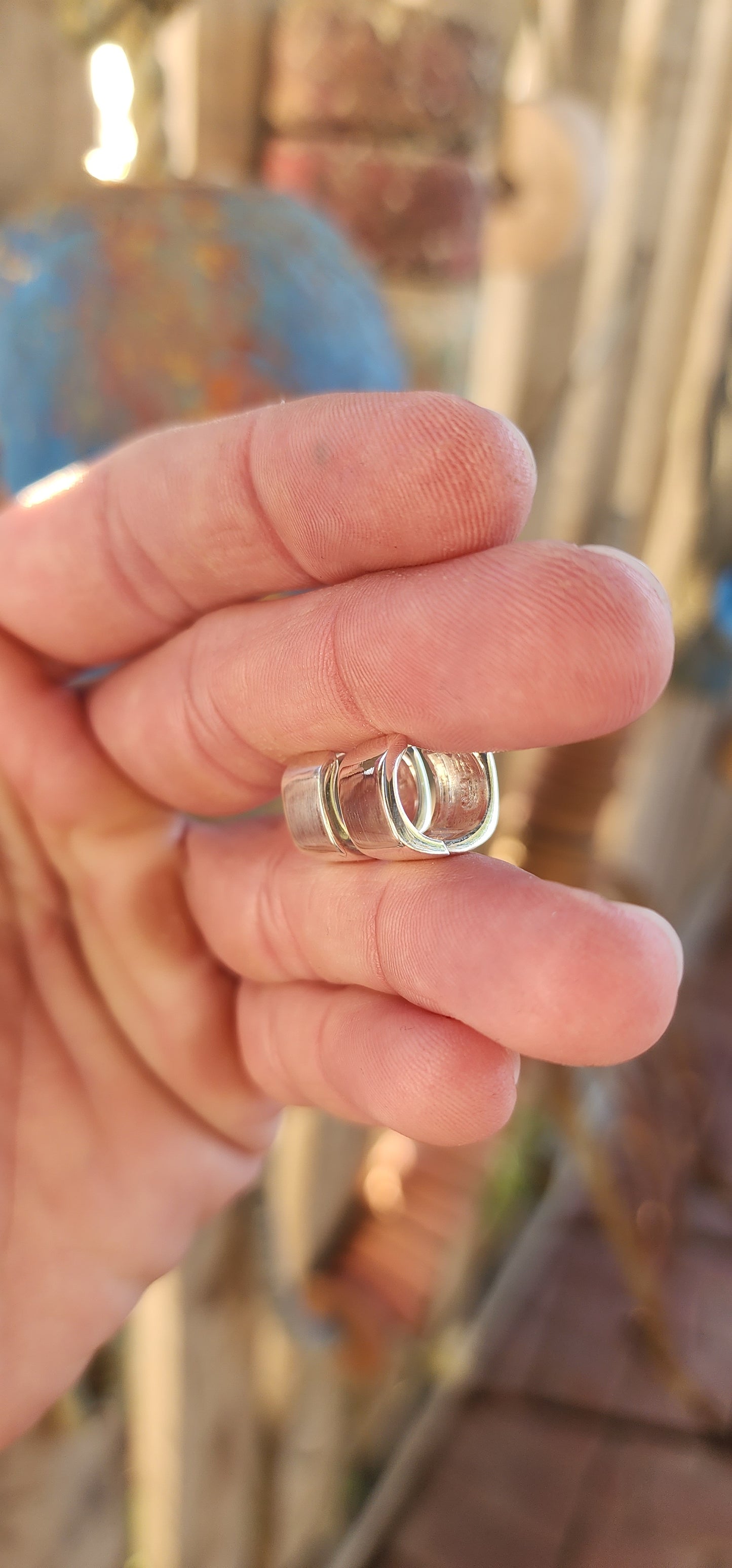These sterling silver huggie earrings are a masterclass in modern minimalism, sculpted in a bold rounded-rectangular shape that hugs the ear with contemporary charm.