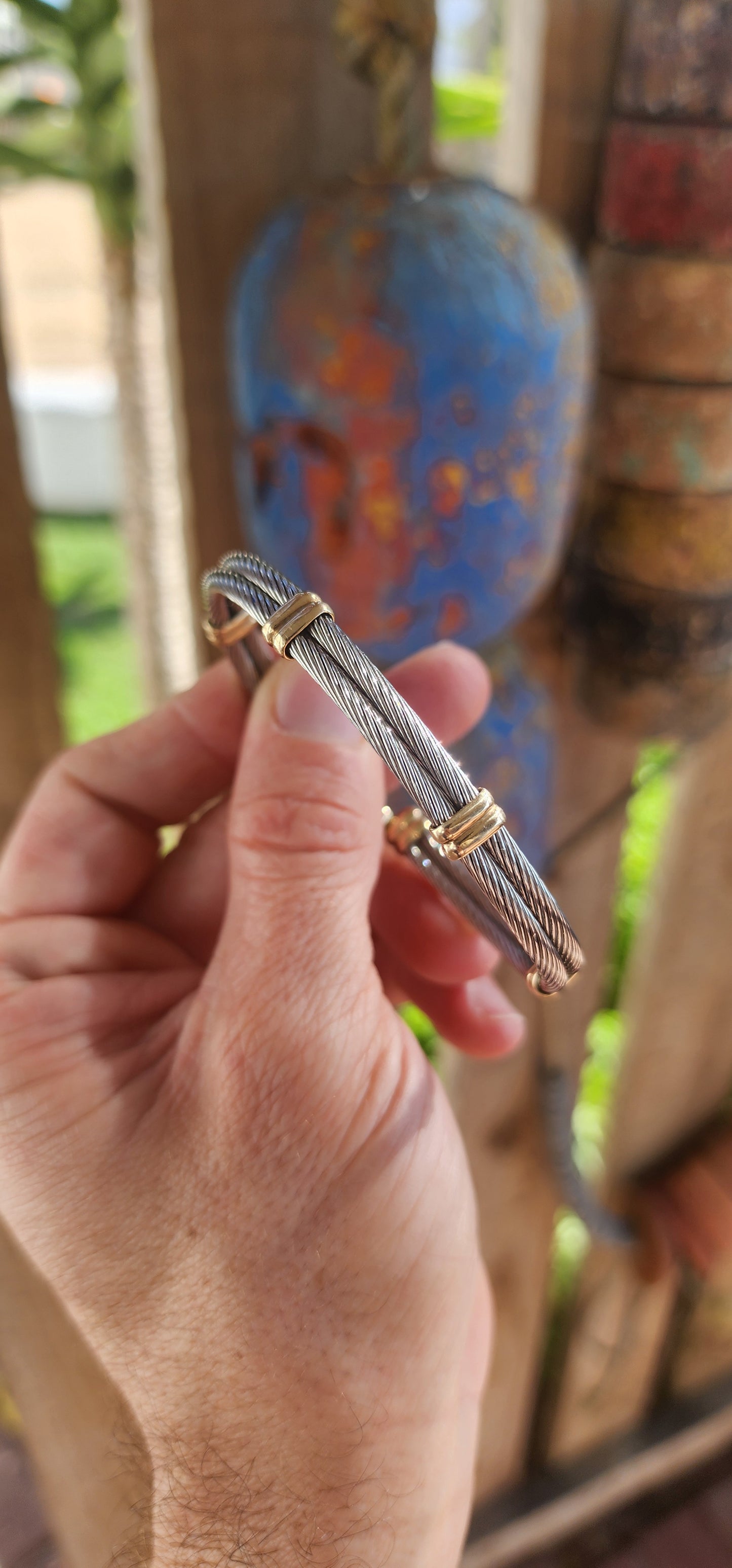 Who says simplicity can’t pack a punch? This vintage unisex cable bracelet is a masterclass in understated edge and timeless luxury. Crafted from silvertone stainless steel and 9ct Yellow Gold.
