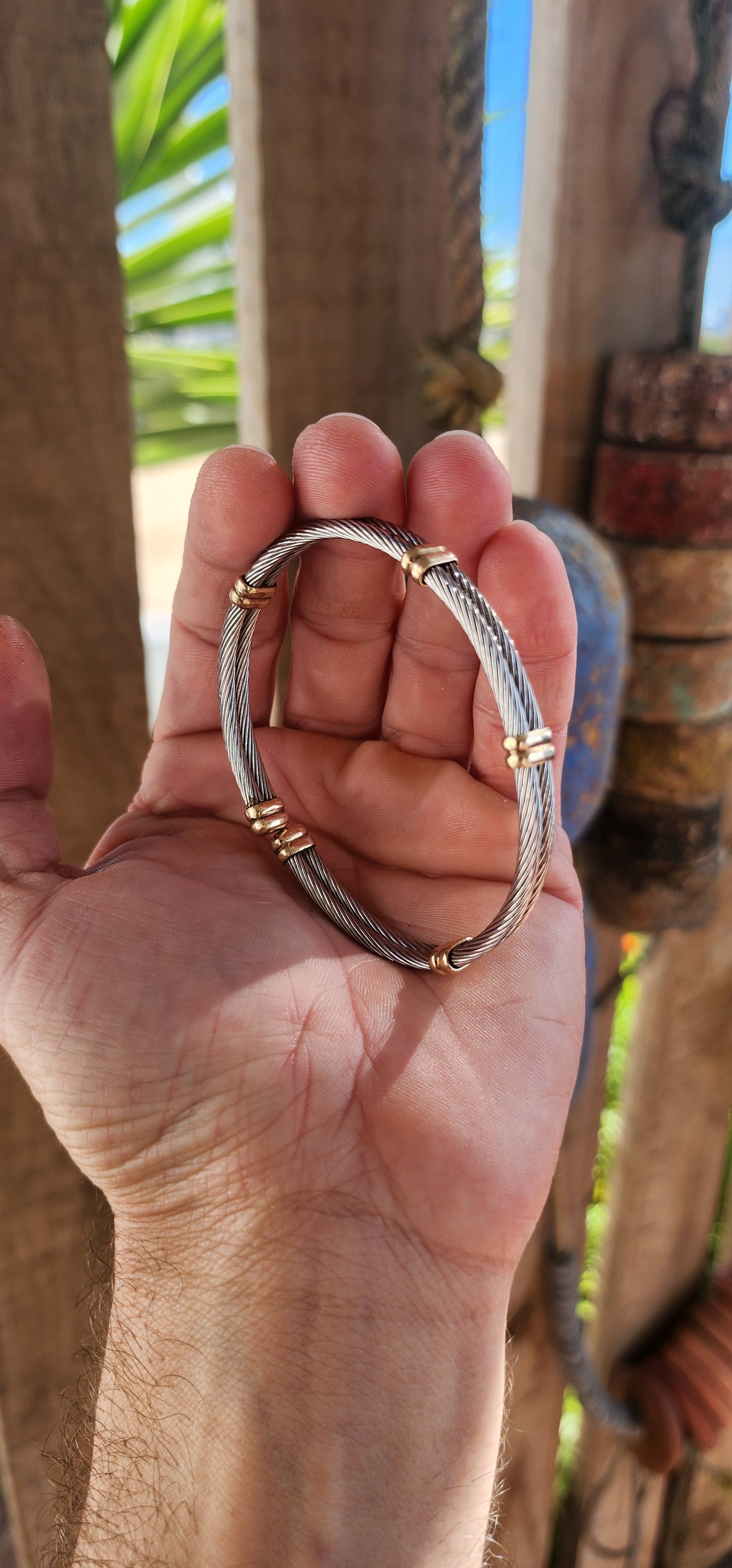 Who says simplicity can’t pack a punch? This vintage unisex cable bracelet is a masterclass in understated edge and timeless luxury. Crafted from silvertone stainless steel and 9ct Yellow Gold.