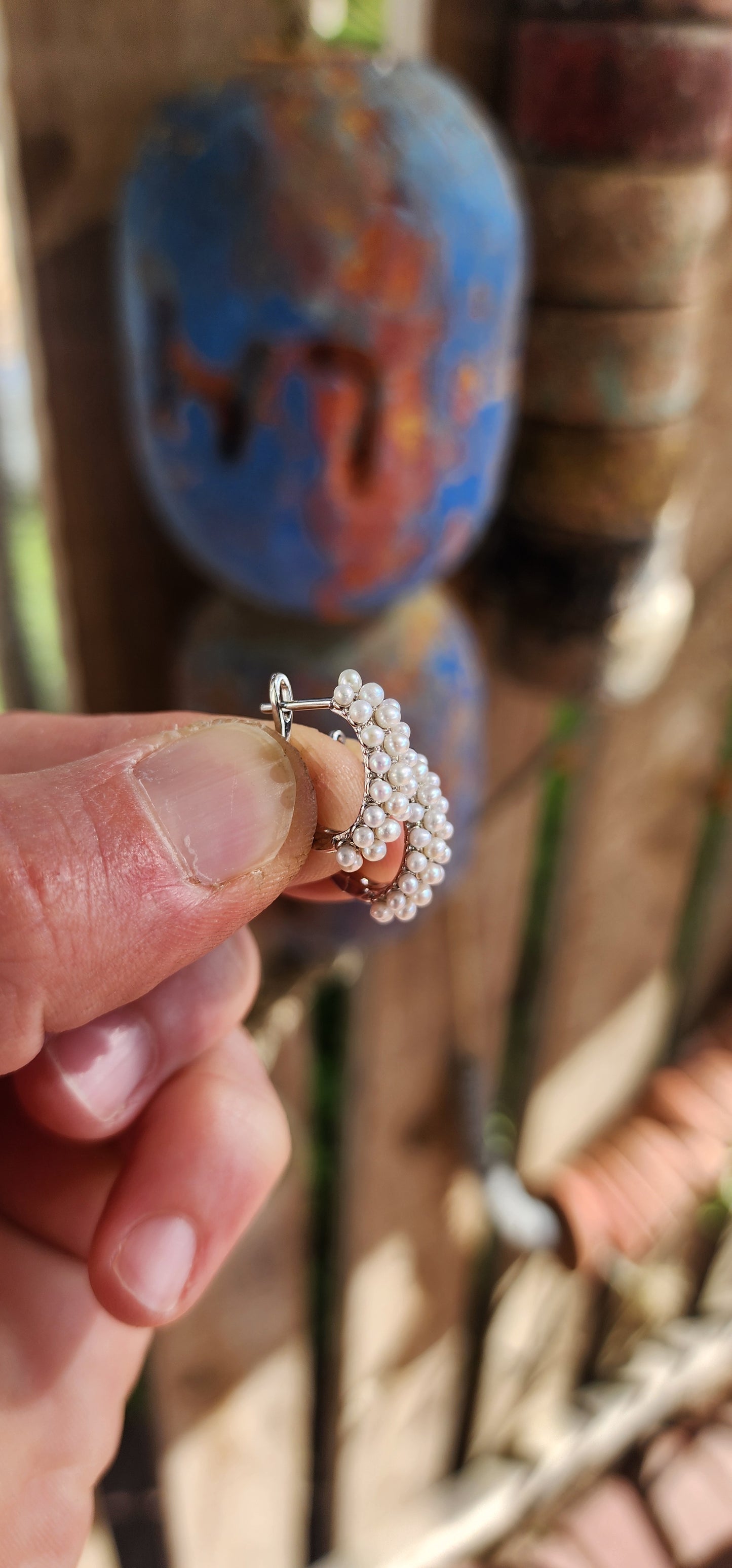 Say hello to your new lobes' favorite party guests—these fabulous freshwater pearl huggies!