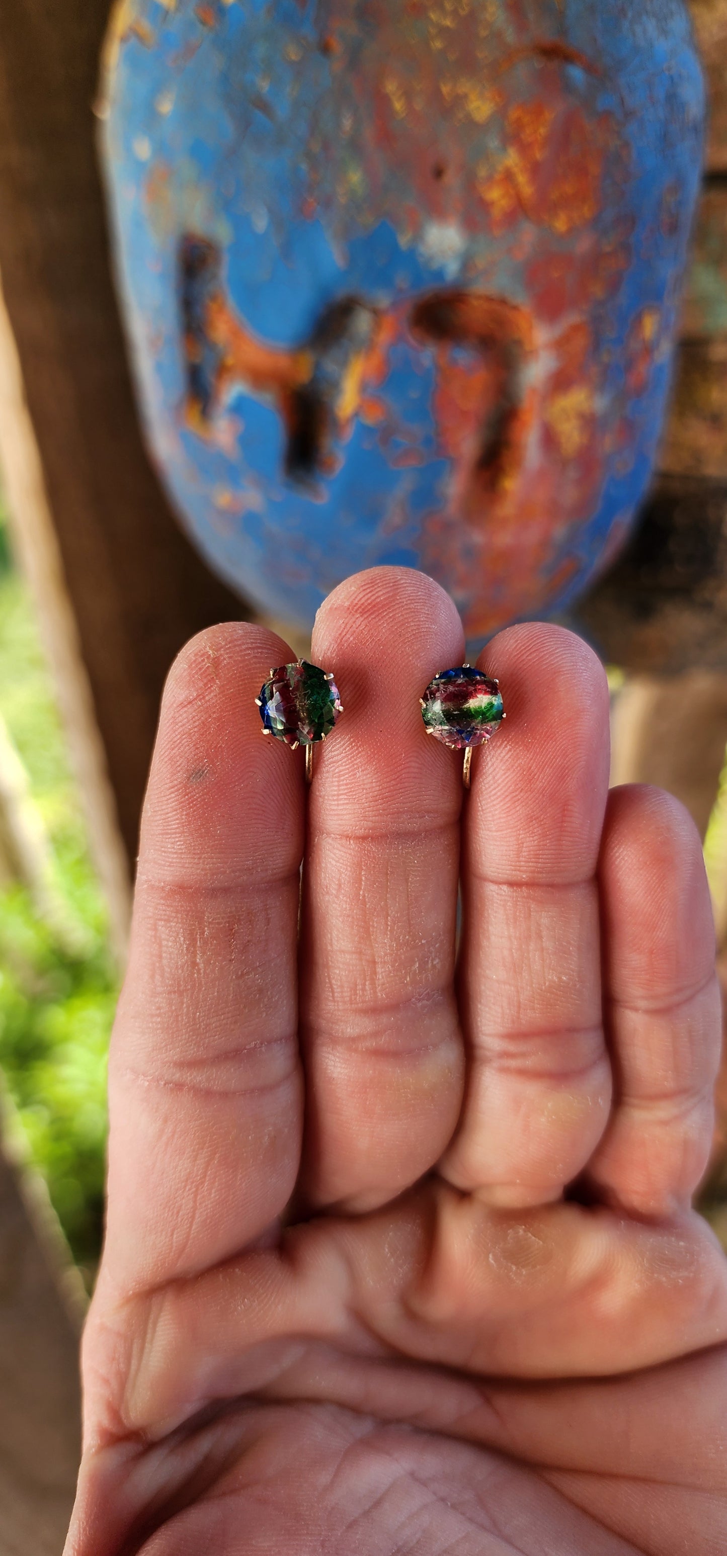 A Dazzle from the Deco Days!
Slip into the glitz of the fabulous forties with this striking pair of Art Deco-era screw-back earrings, lovingly crafted circa 1940 in glowing 9ct rose gold.