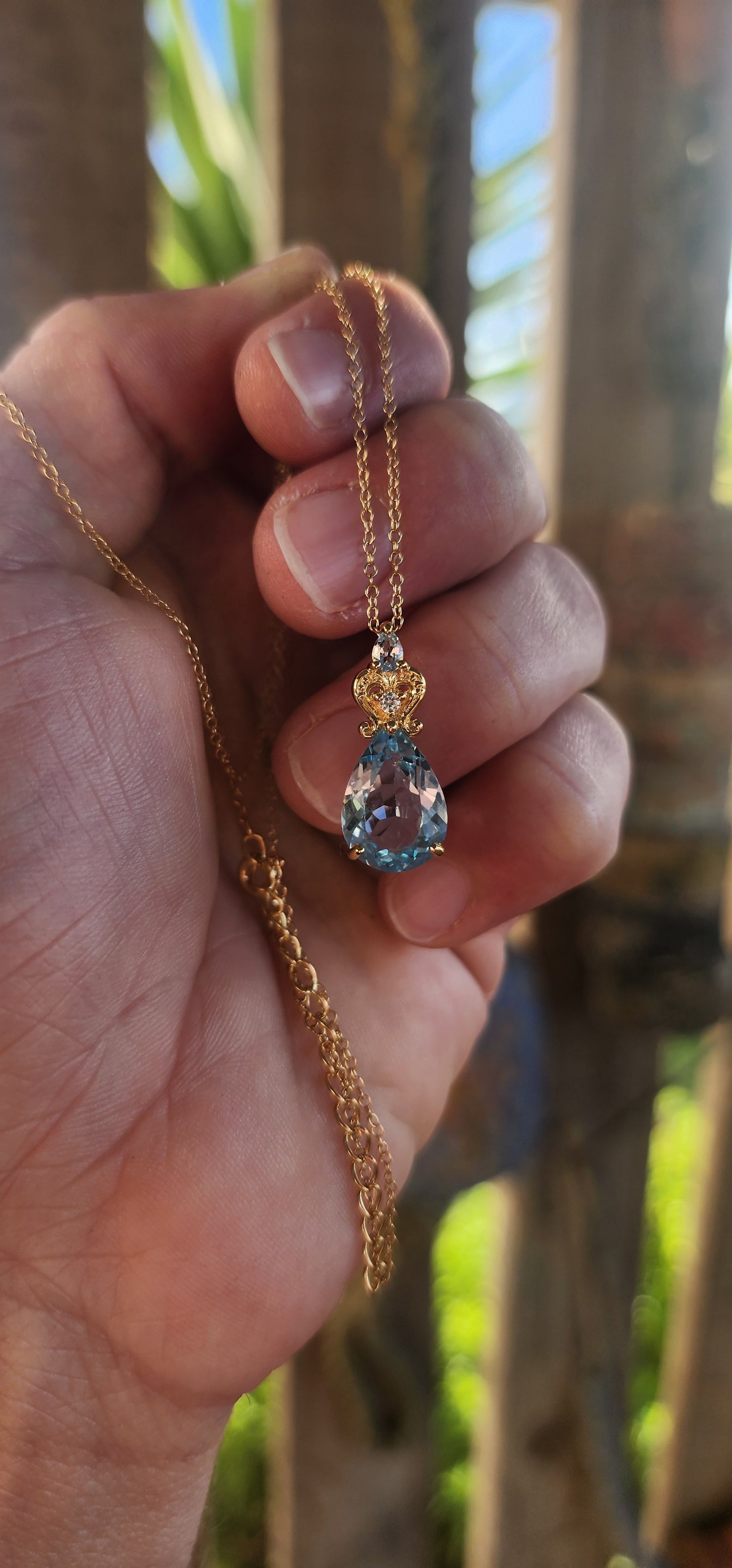 Treasures straight from the jewel-crowned halls of a sky kingdom—this pendant looks as though it was conjured by sunlight and ocean mist.