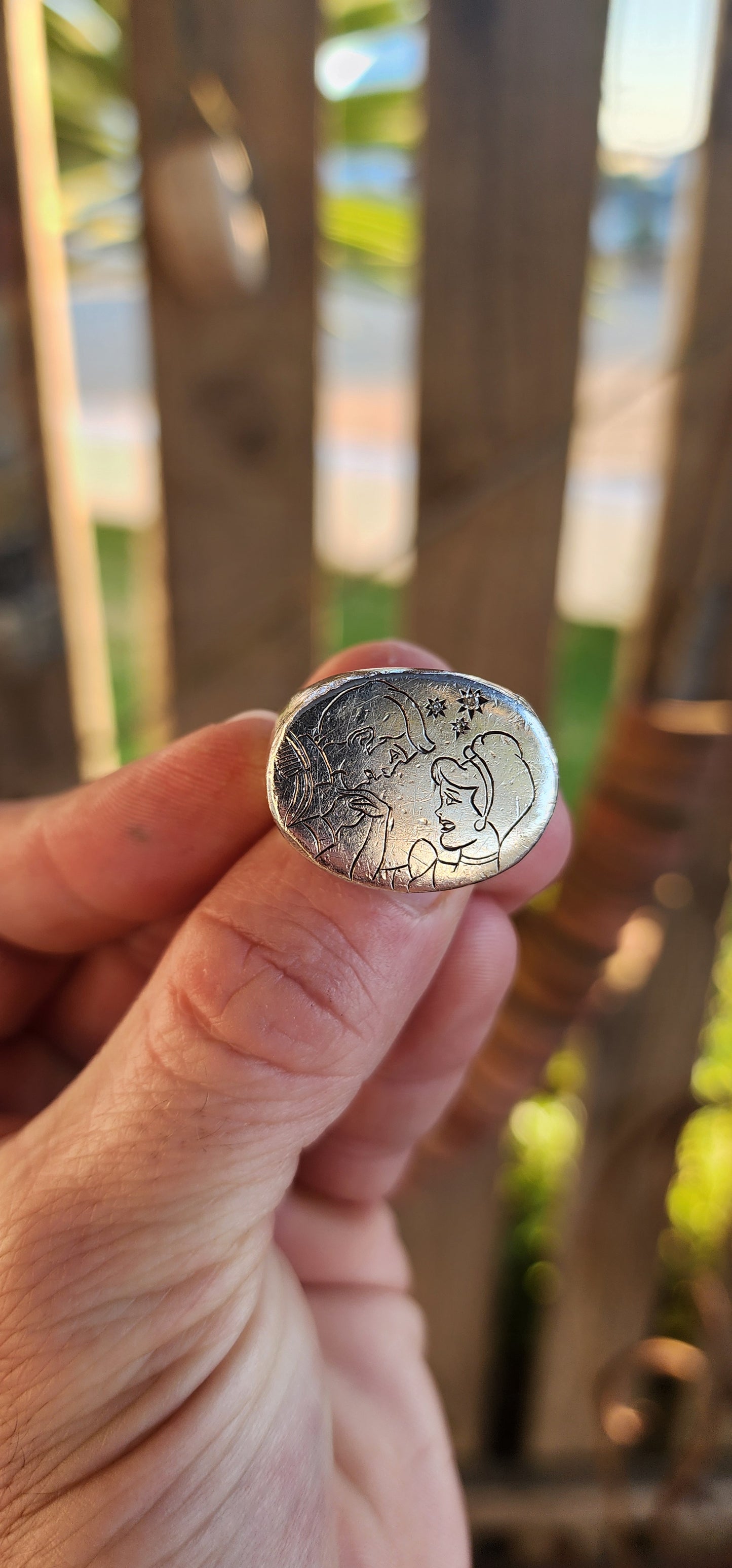 This isn’t just a ring—it’s a miniature fairytale theatre perched boldly on your finger! Crafted by the renowned South African designer Geraldine Fenn, this one-of-a-kind artisan piece is a true treasure of contemporary storytelling through metalwork.