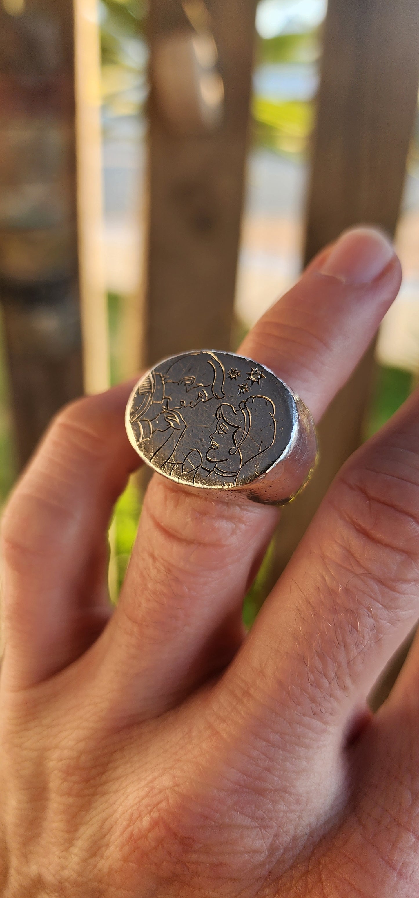 This isn’t just a ring—it’s a miniature fairytale theatre perched boldly on your finger! Crafted by the renowned South African designer Geraldine Fenn, this one-of-a-kind artisan piece is a true treasure of contemporary storytelling through metalwork.