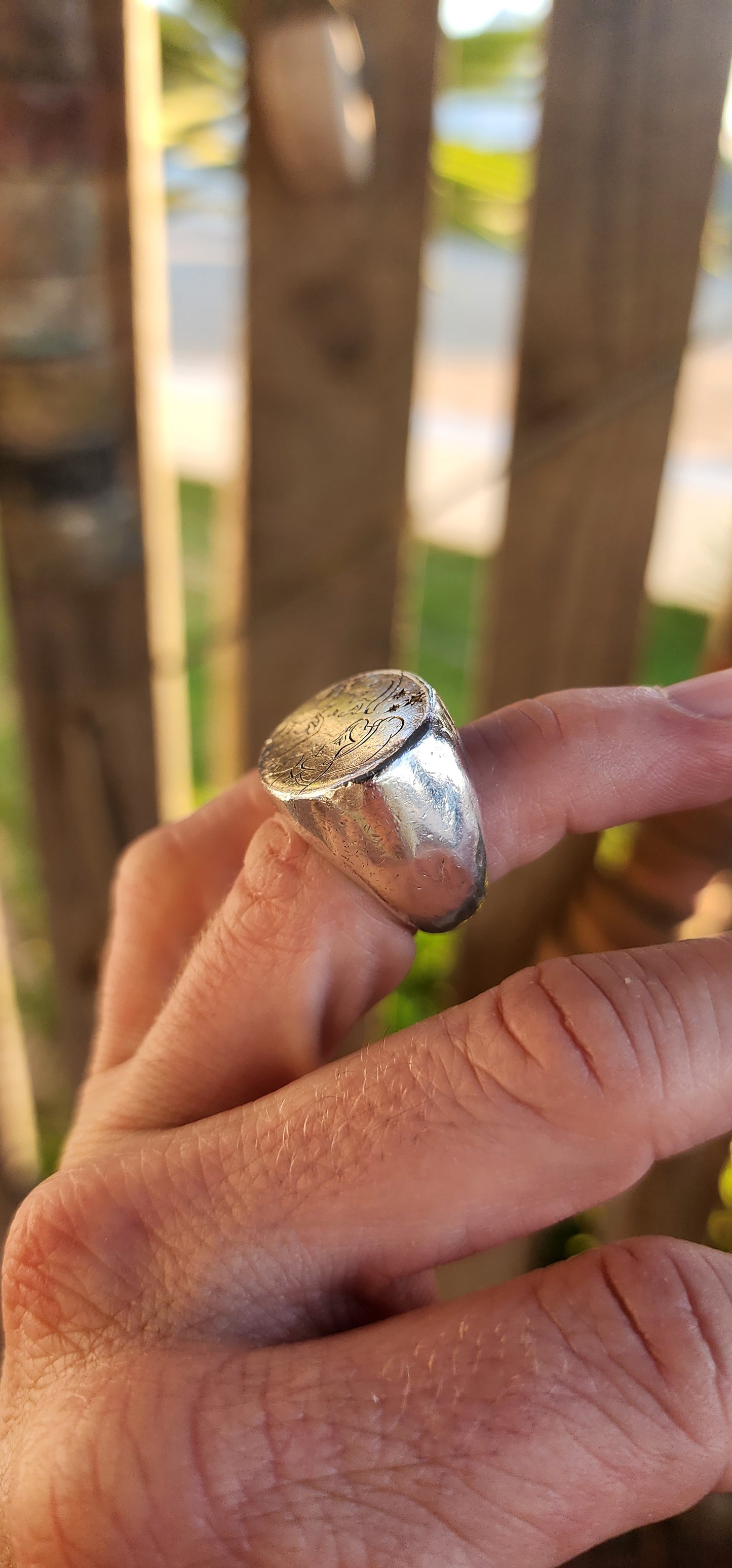 This isn’t just a ring—it’s a miniature fairytale theatre perched boldly on your finger! Crafted by the renowned South African designer Geraldine Fenn, this one-of-a-kind artisan piece is a true treasure of contemporary storytelling through metalwork.