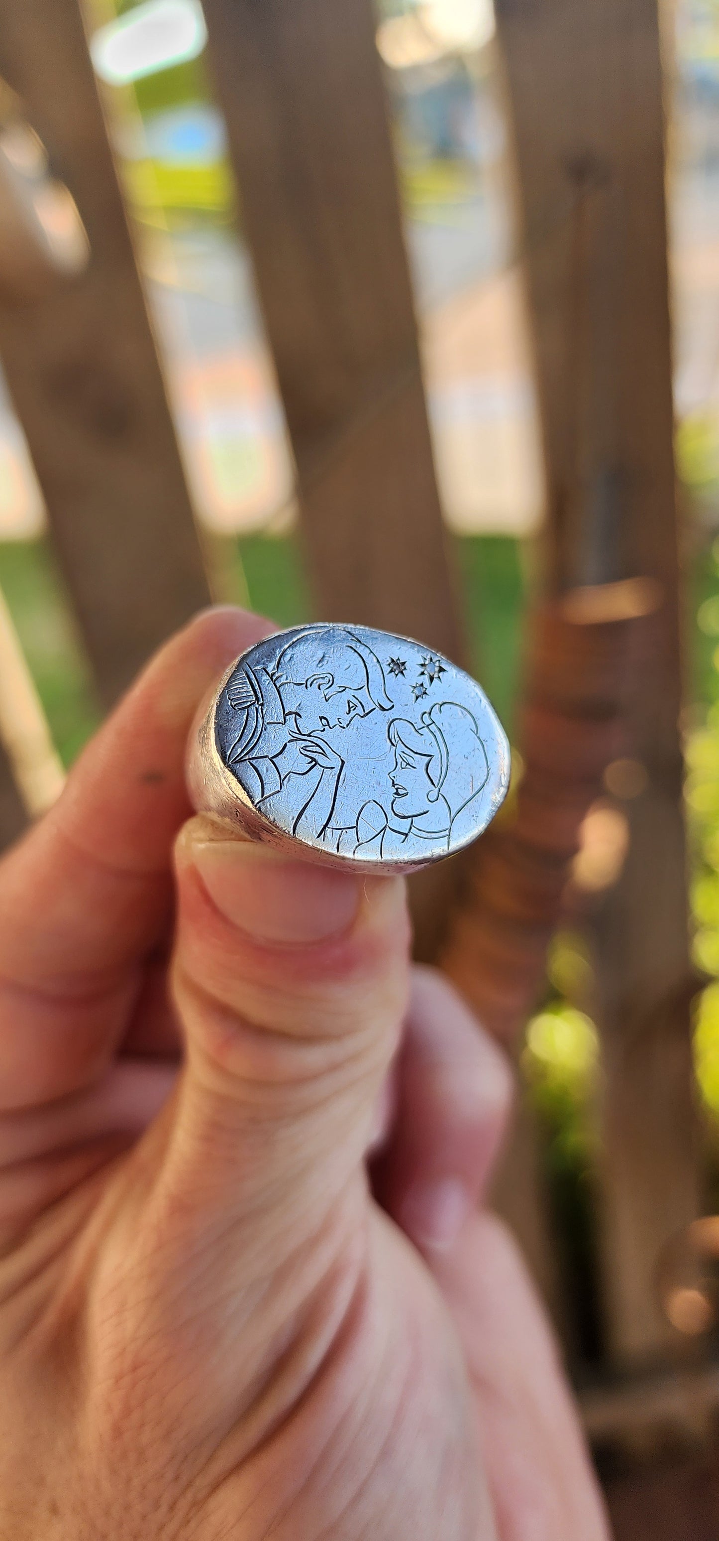 This isn’t just a ring—it’s a miniature fairytale theatre perched boldly on your finger! Crafted by the renowned South African designer Geraldine Fenn, this one-of-a-kind artisan piece is a true treasure of contemporary storytelling through metalwork.
