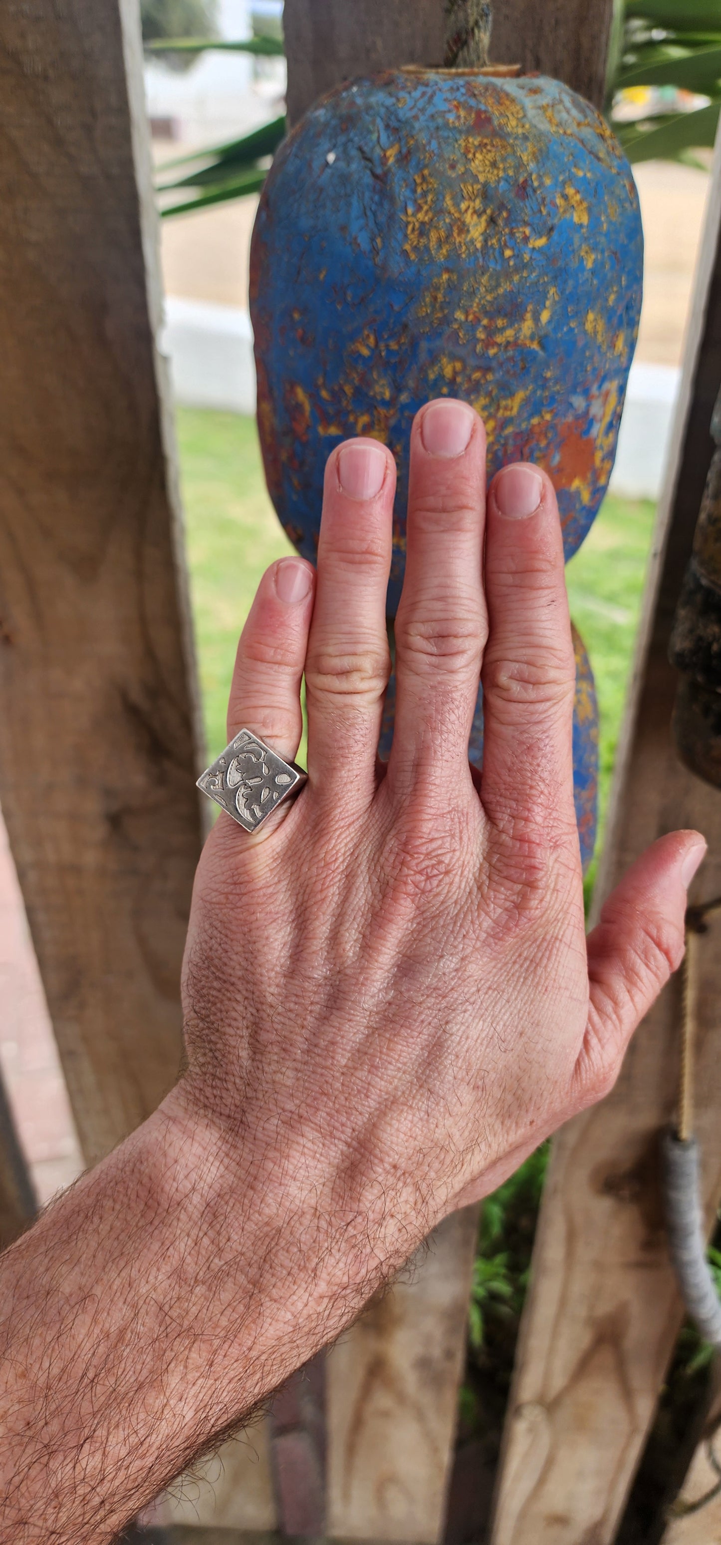 This bold and eye-catching vintage signet ring by Kenzo is a sculptural piece of wearable art. Crafted in solid sterling silver, the ring features a strikingly modernist architectural form.