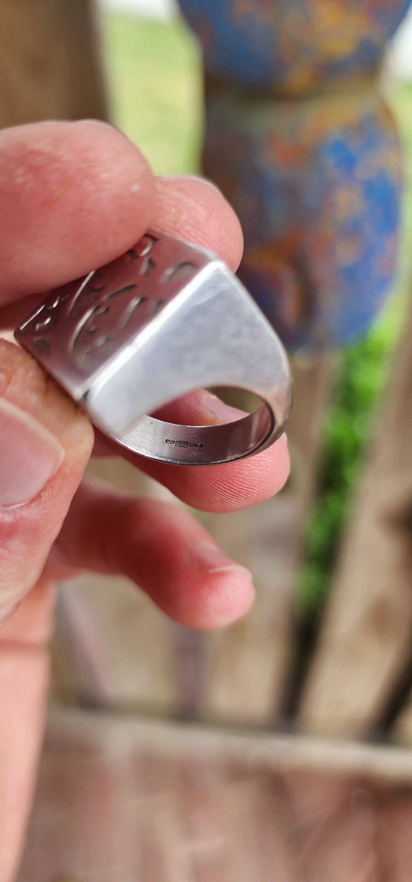 This bold and eye-catching vintage signet ring by Kenzo is a sculptural piece of wearable art. Crafted in solid sterling silver, the ring features a strikingly modernist architectural form.