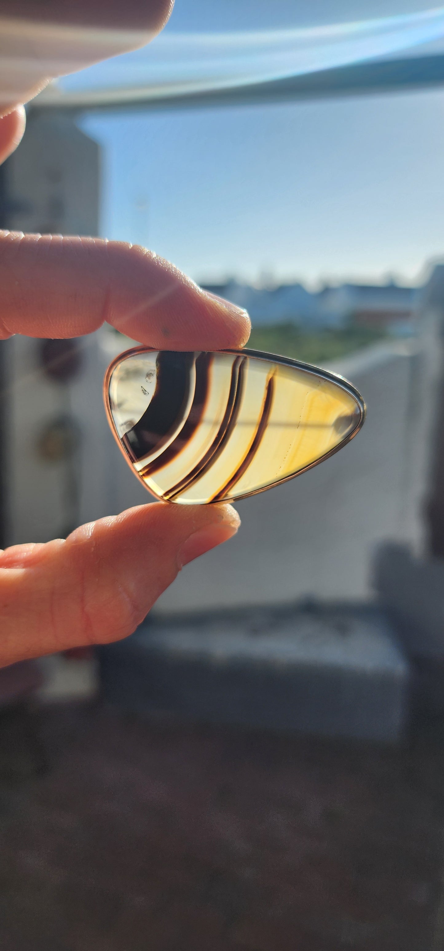 A bold beauty from the modernist 1970s, this vintage brooch is a wearable ode to Earth’s ancient artistry and retro design flair.