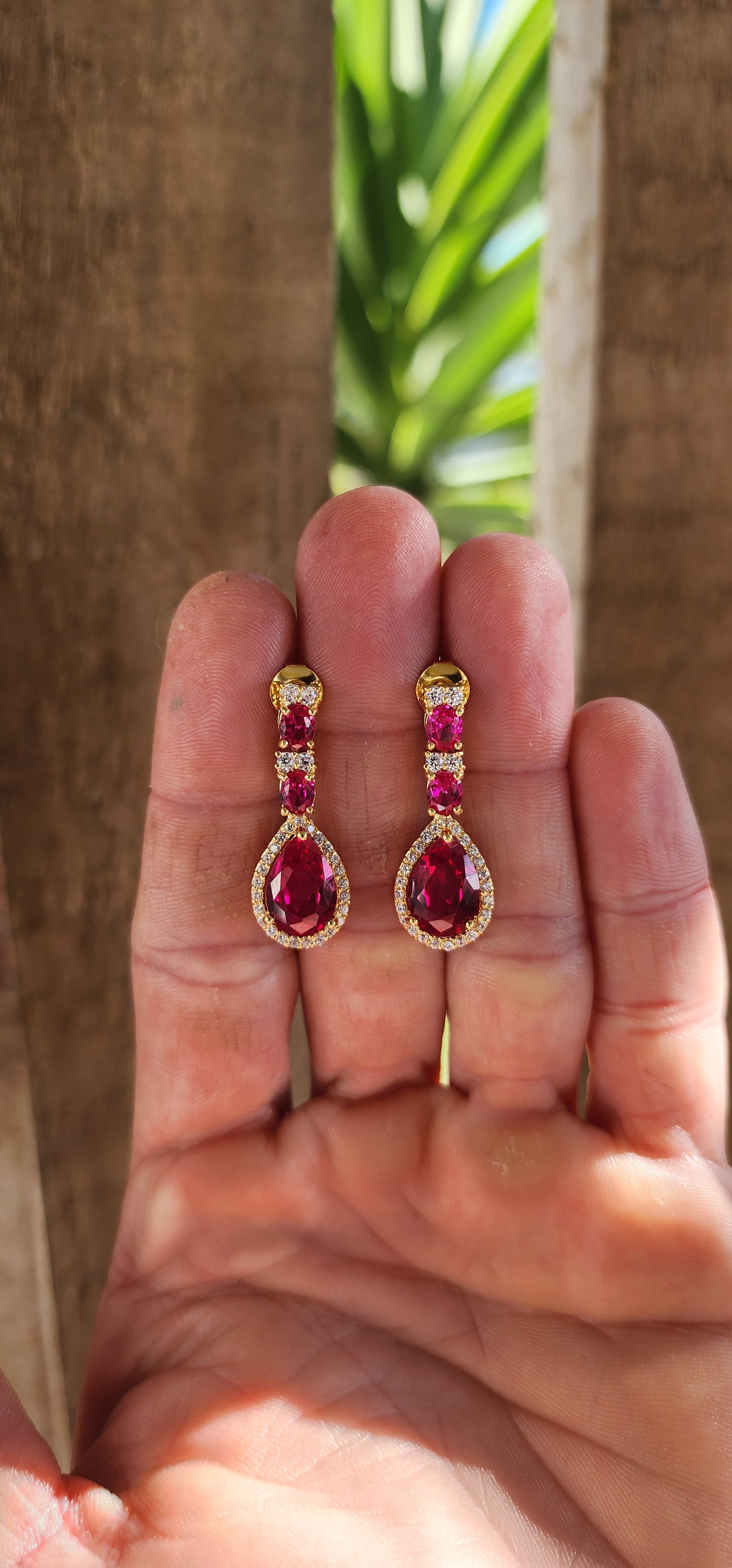 Crafted in sterling silver and luxuriously plated with 18ct yellow gold, these red-carpet-worthy drop earrings serve pure glamour with every glint.
