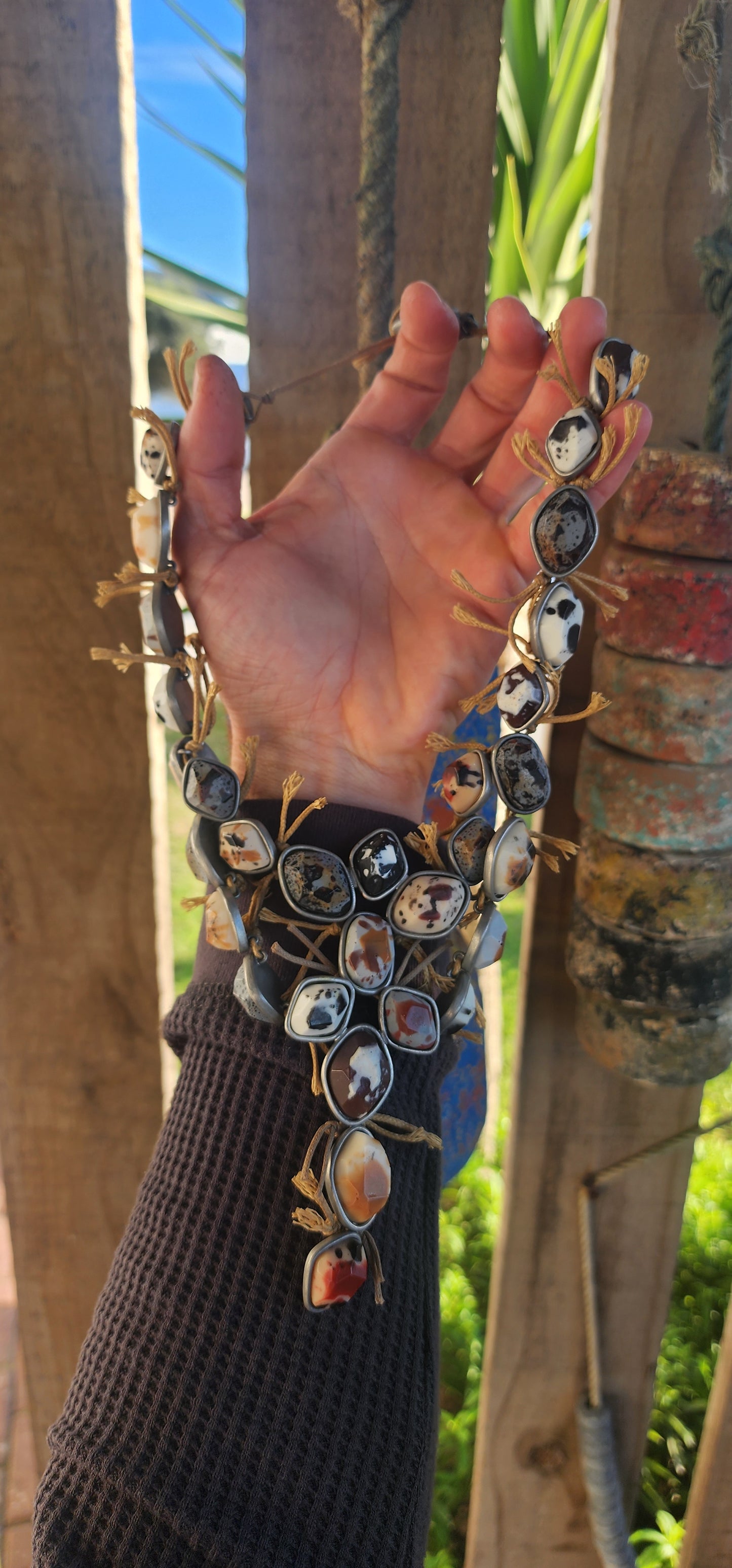 "Nguni Warrior Queen” — The Primal Elegance of Chantal Mayer.
This marvelous statement creation by South African designer Chantal Mayer is nothing short of wearable art, blending primal energy with avant-garde elegance.
