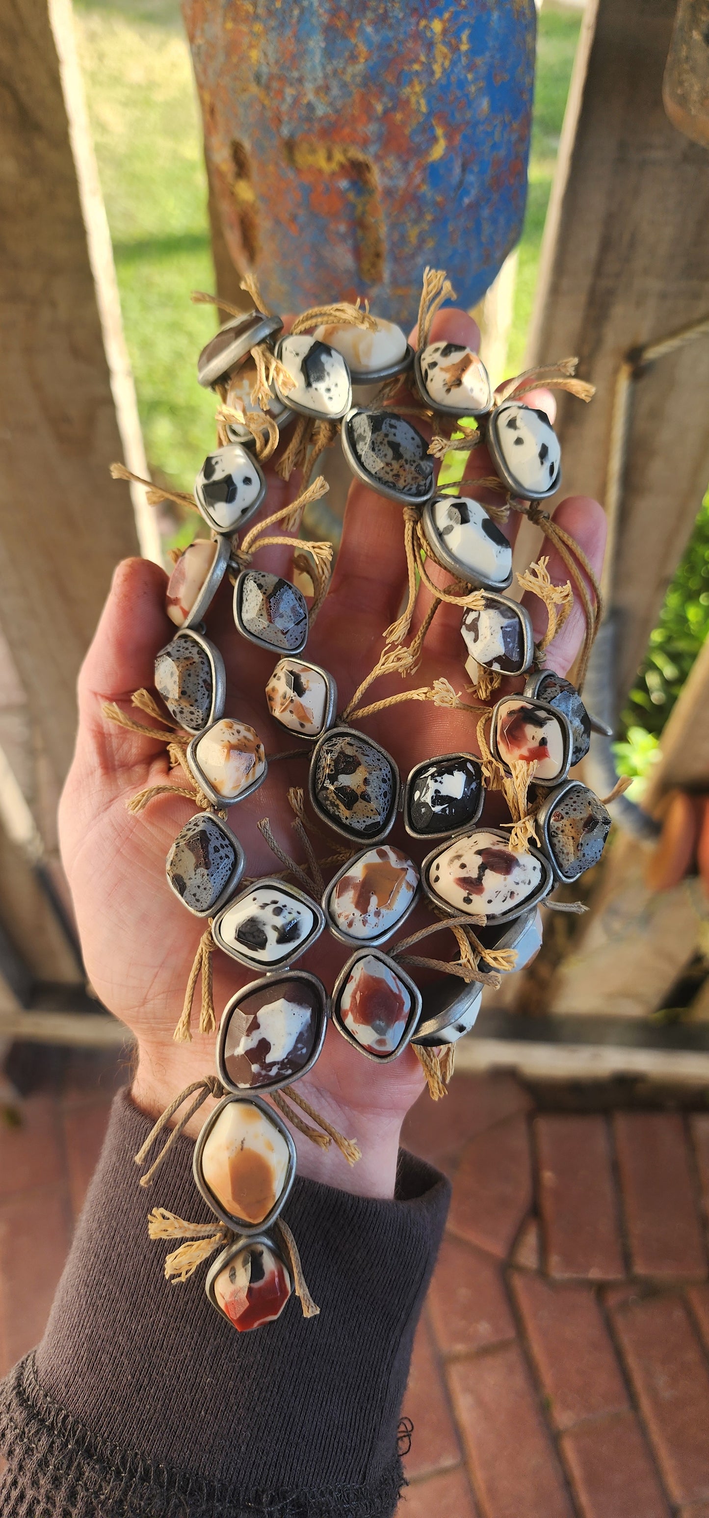 "Nguni Warrior Queen” — The Primal Elegance of Chantal Mayer.
This marvelous statement creation by South African designer Chantal Mayer is nothing short of wearable art, blending primal energy with avant-garde elegance.
